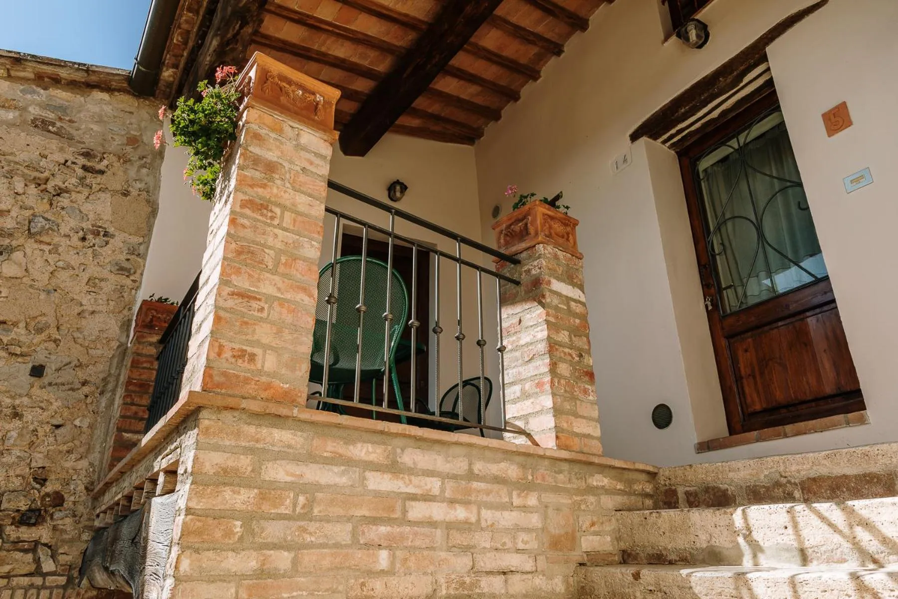 Property building in Borgo Villa a Sesta