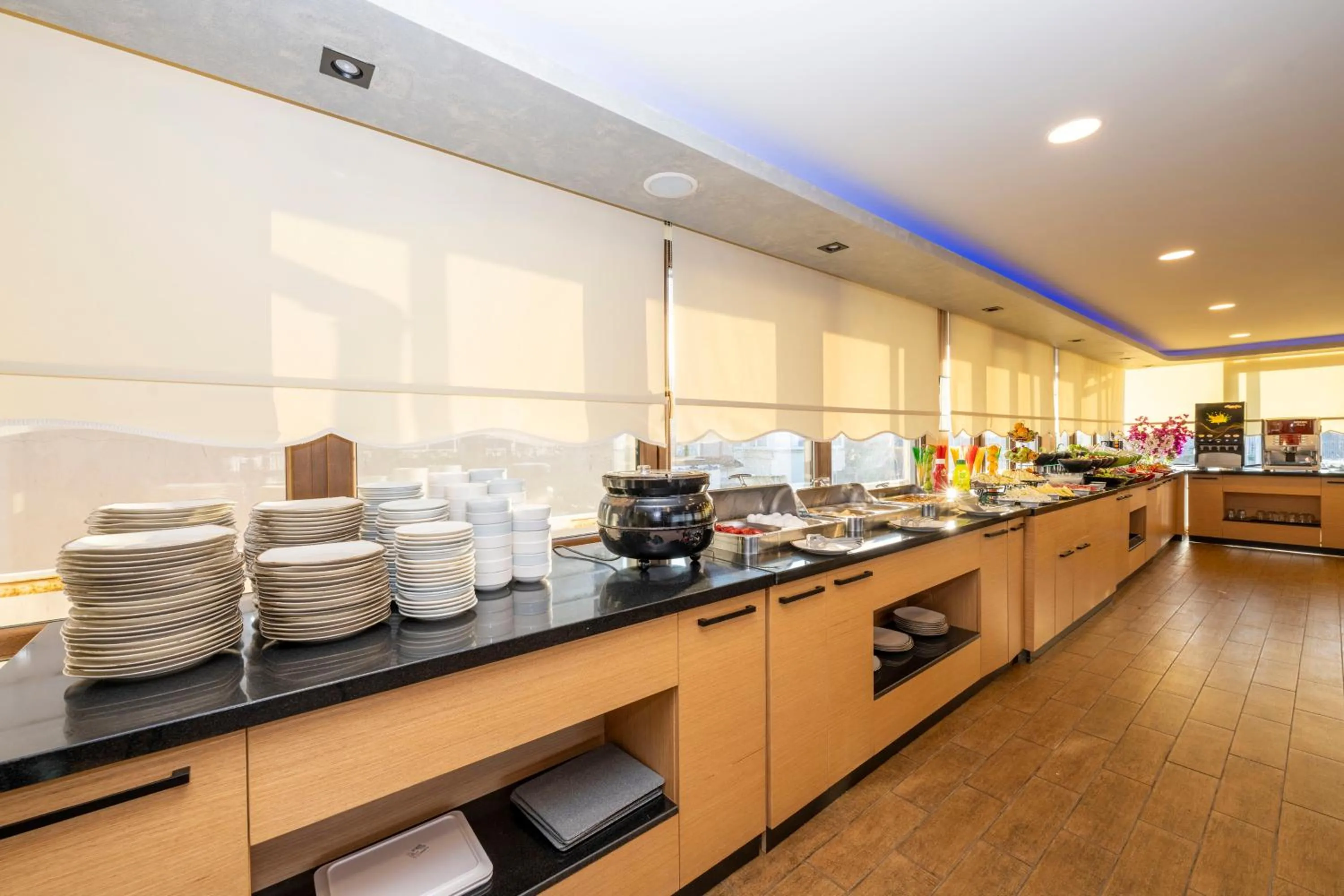 Restaurant/places to eat in Dalan Otel