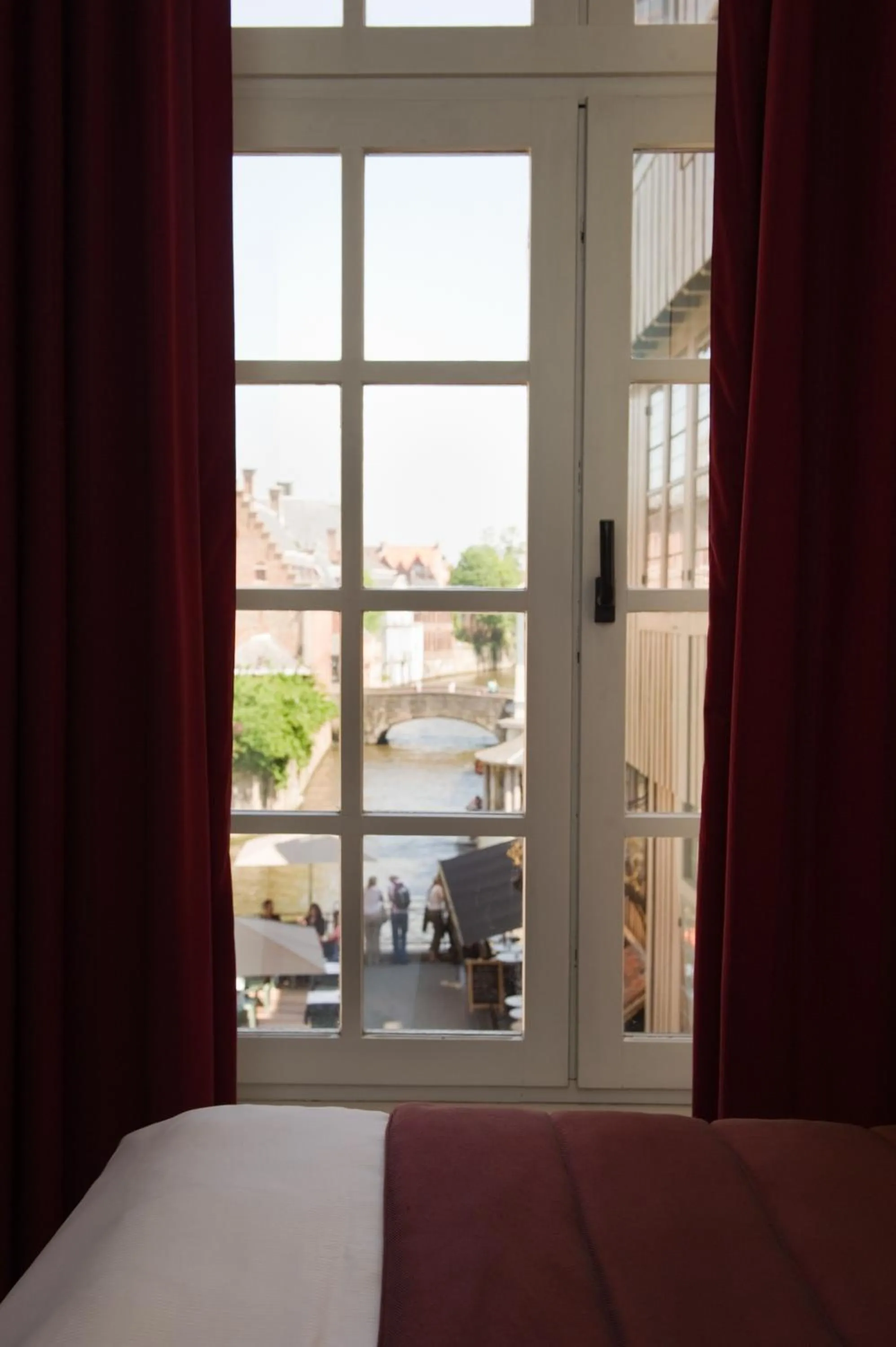 View (from property/room), Bed in Hotel Bourgoensch Hof