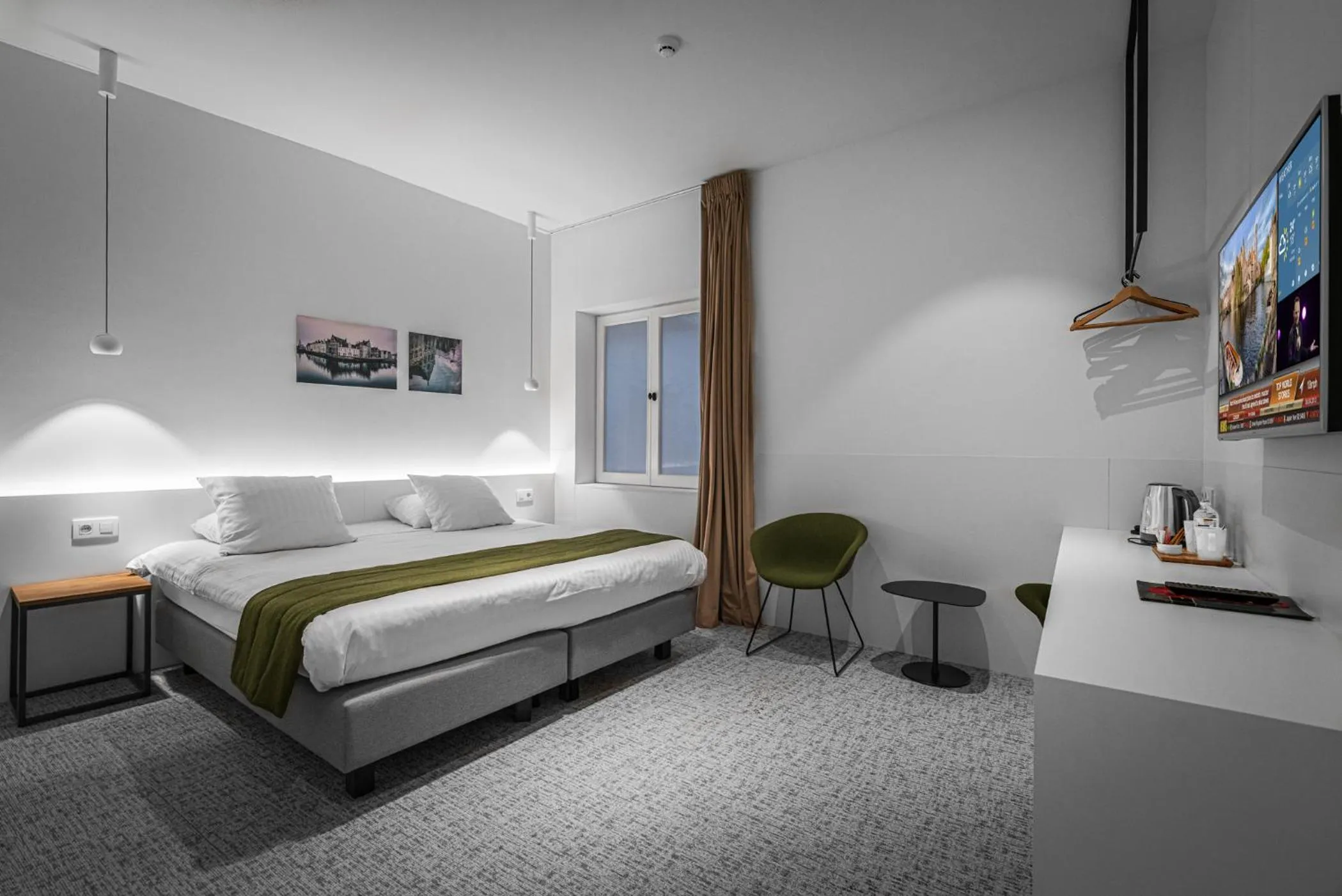 Photo of the whole room, Bed in Hotel Bourgoensch Hof