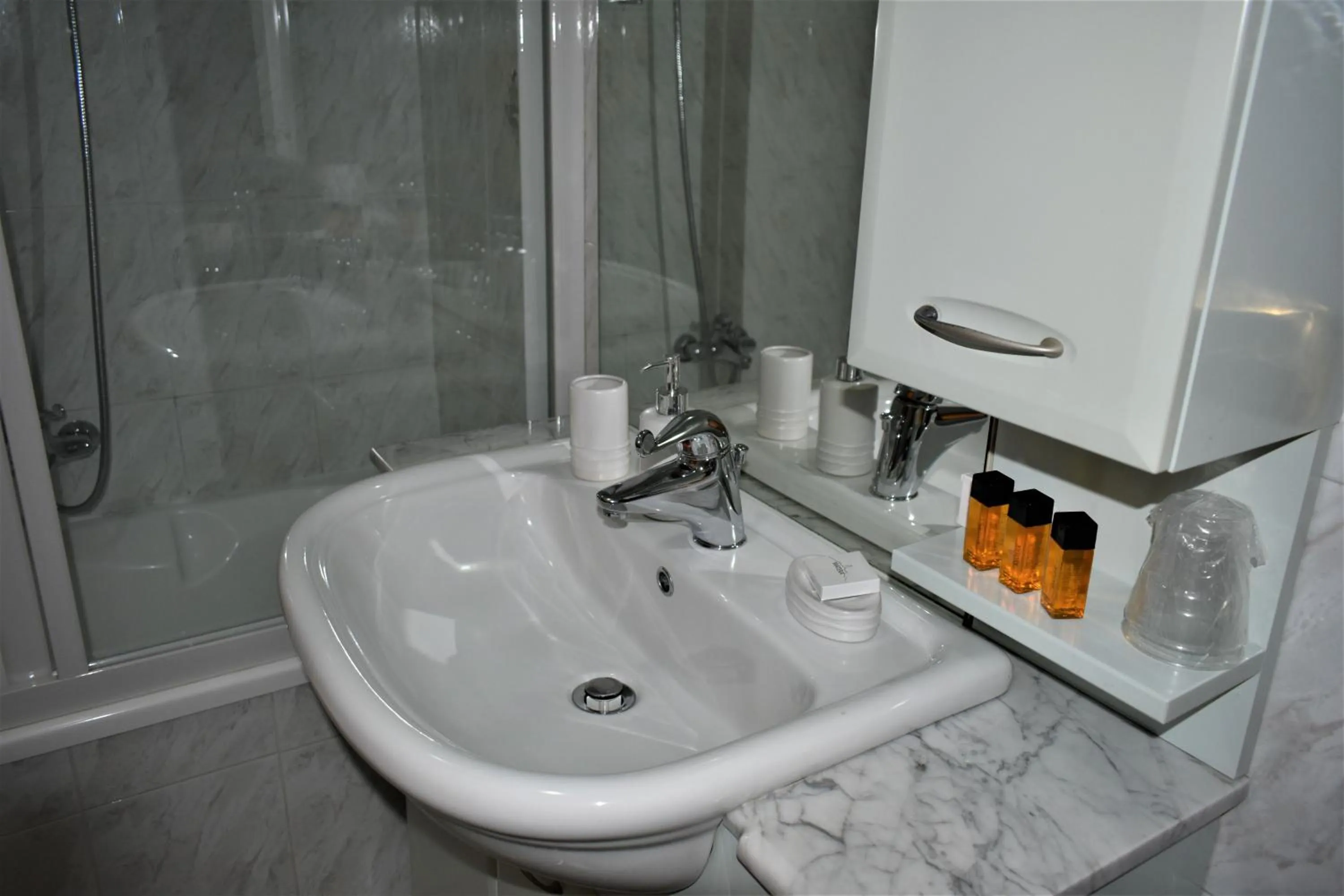 Shower in Nei Sassi da Nino