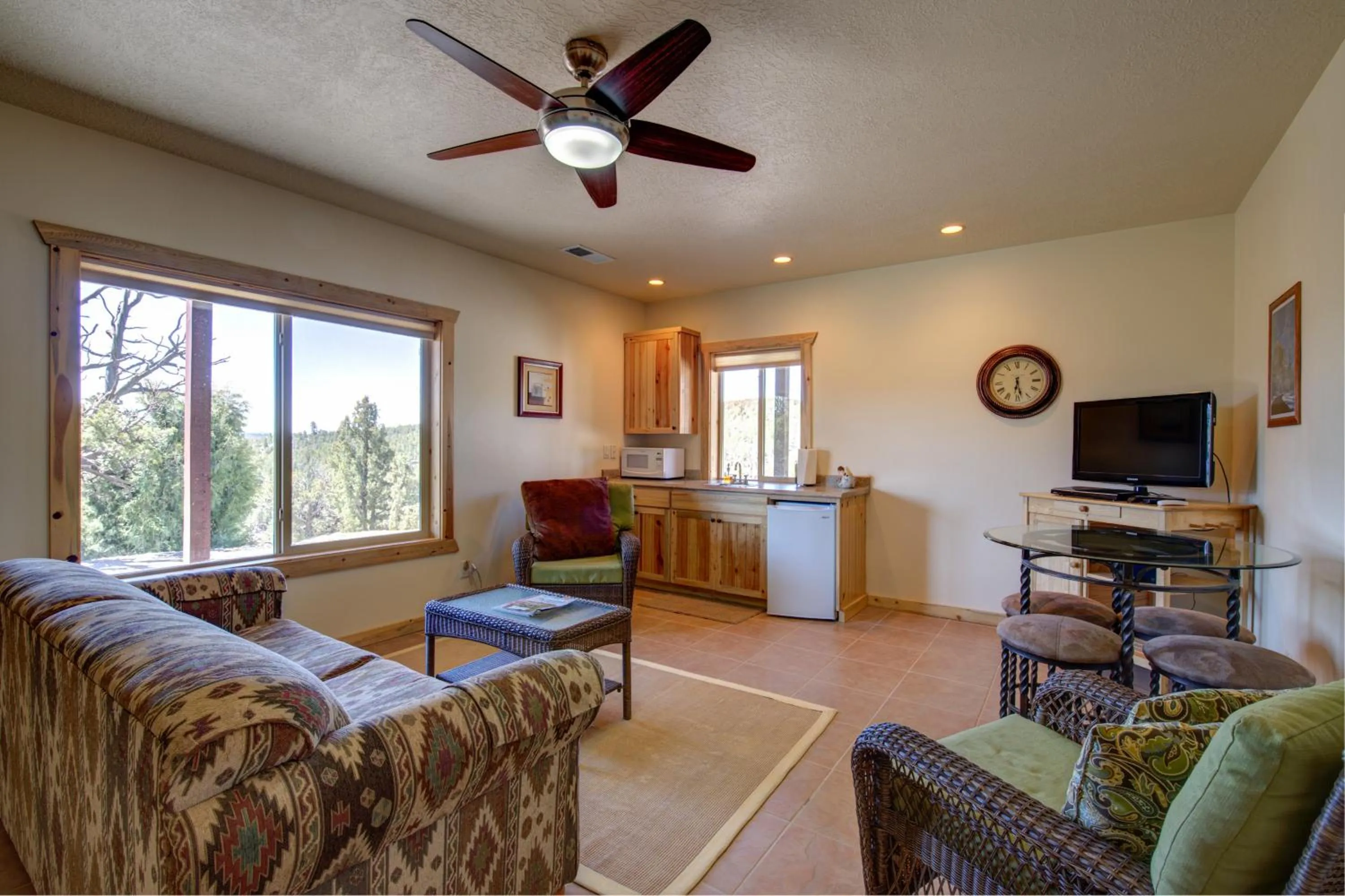 Kitchen or kitchenette in Ridgetop Hideaway