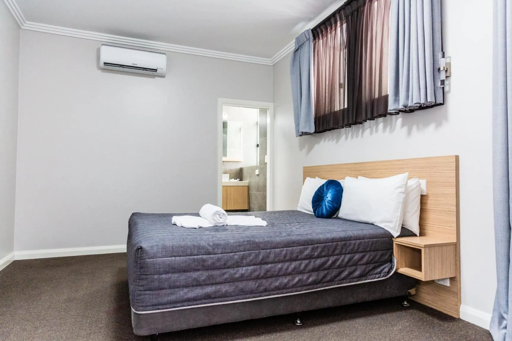 Bed in Lakes and Ocean Hotel Forster