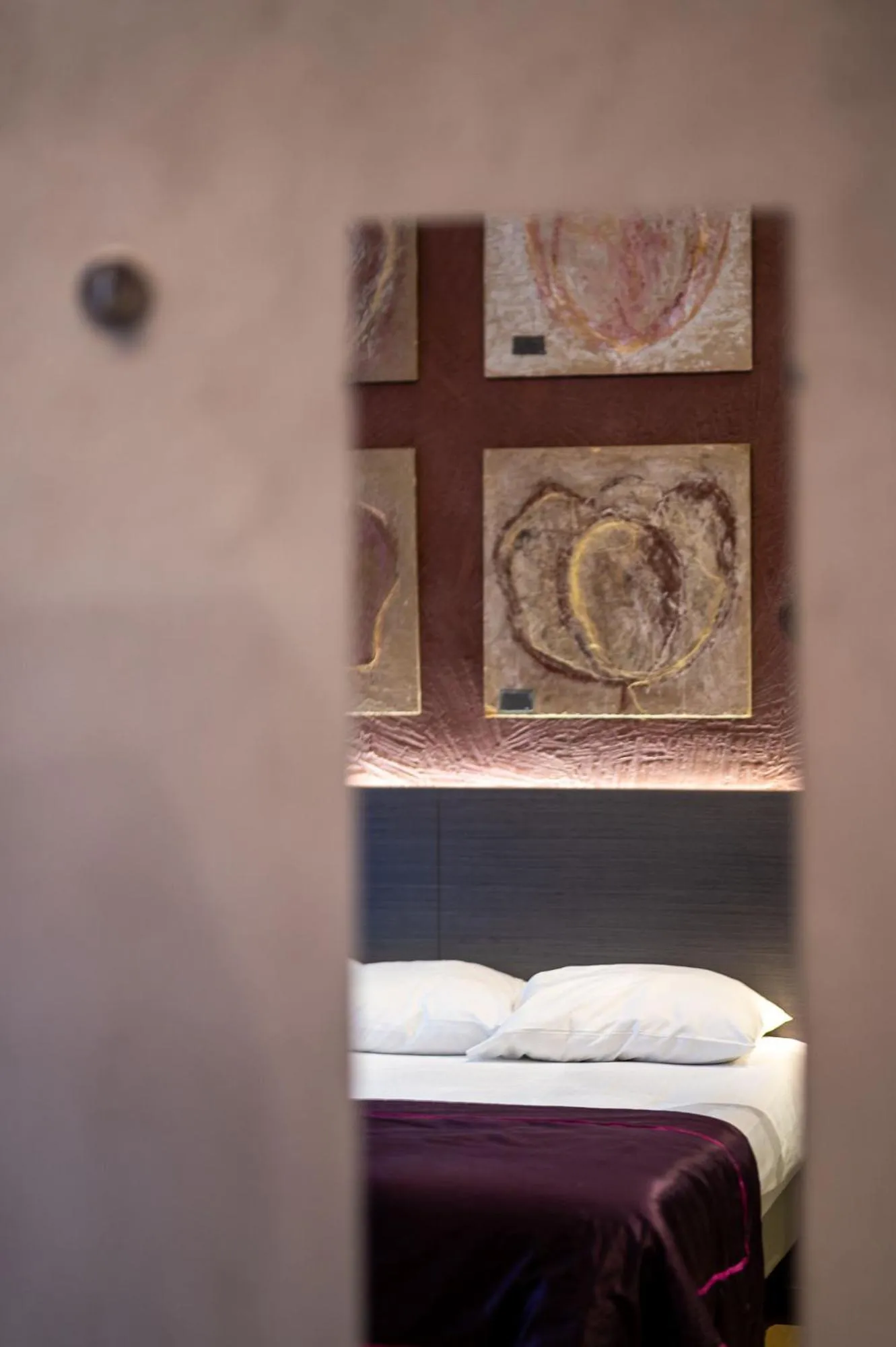 Bed in Hotel Victoria - Maison Caerdinael