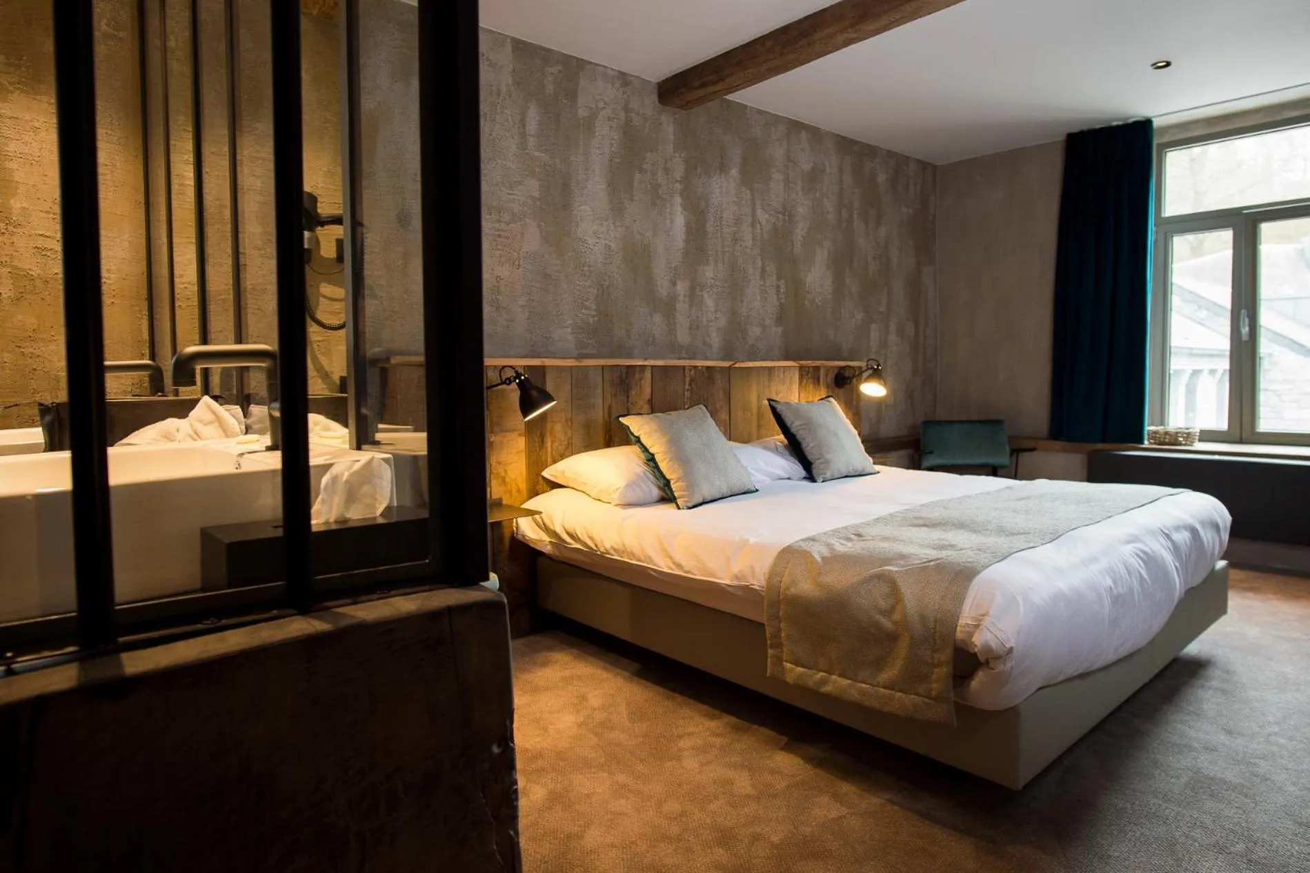 Bed in Hotel Victoria - Maison Caerdinael