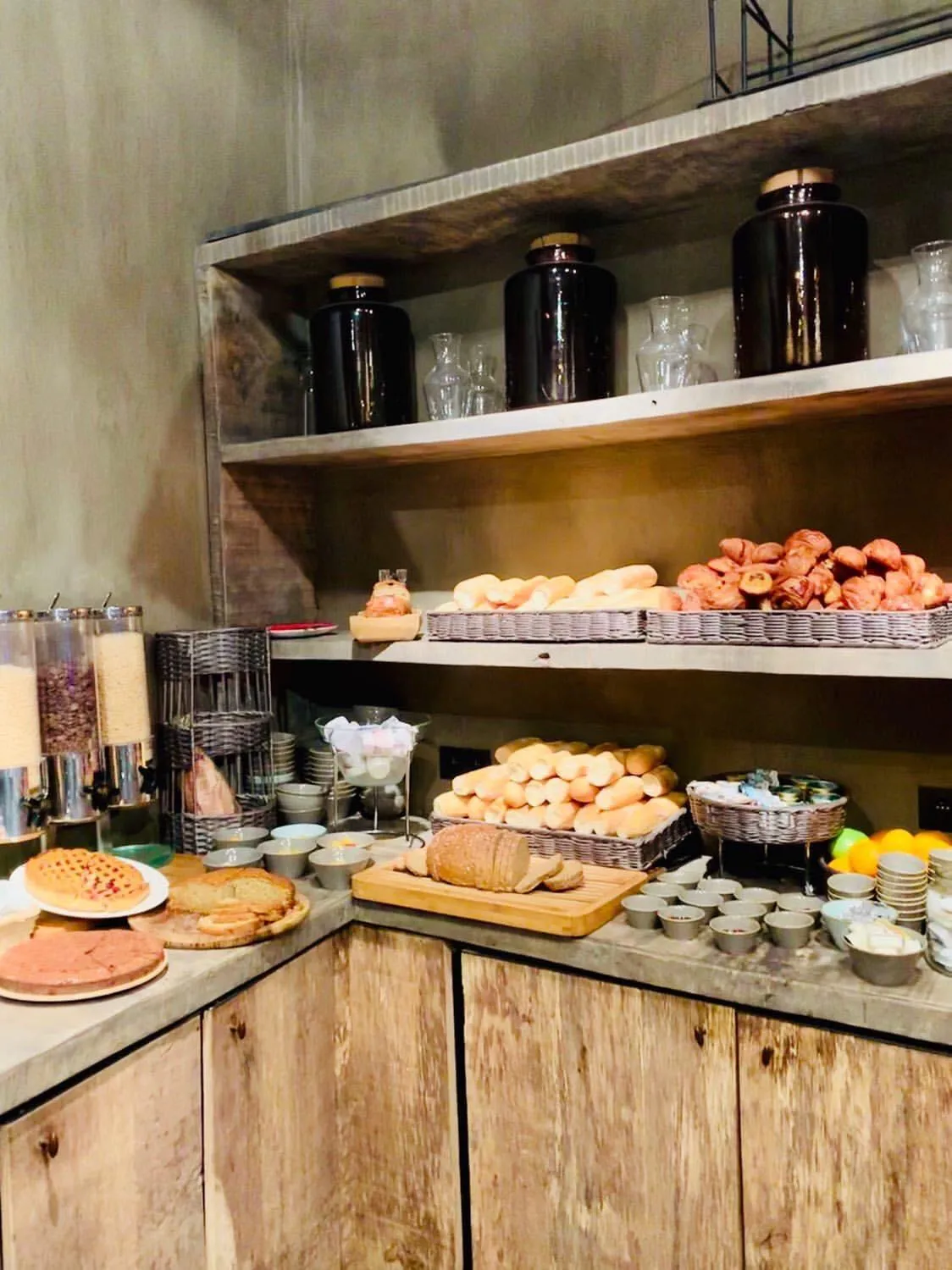 Breakfast in Hotel Victoria - Maison Caerdinael