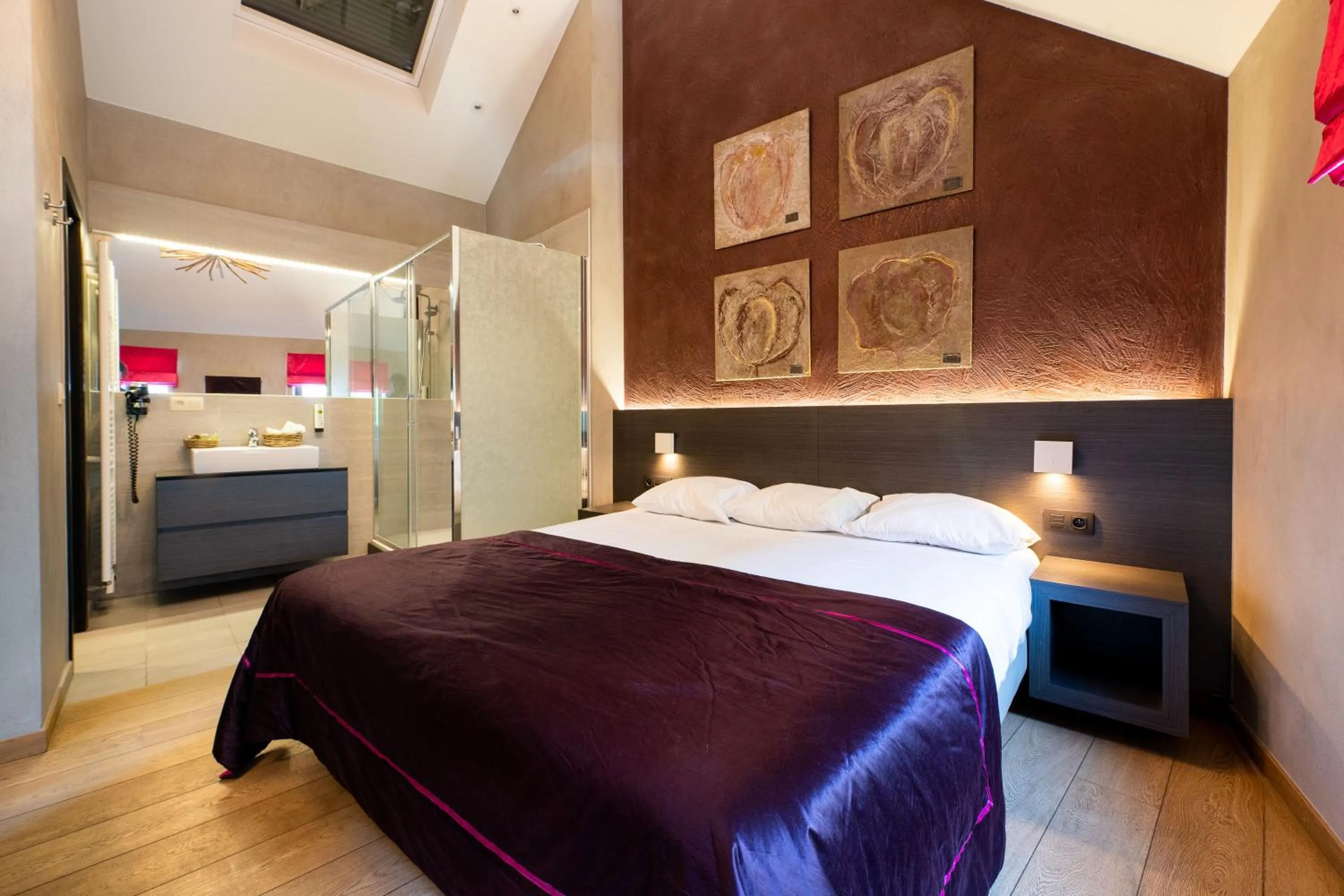 Photo of the whole room, Bed in Hotel Victoria - Maison Caerdinael