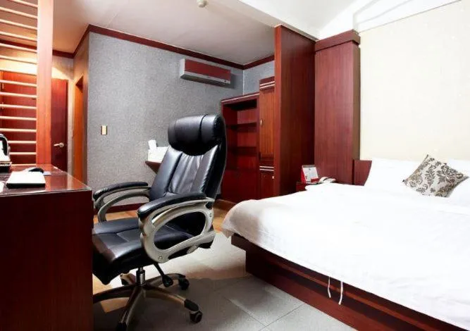 Bedroom, Bed in Luxury Hotel