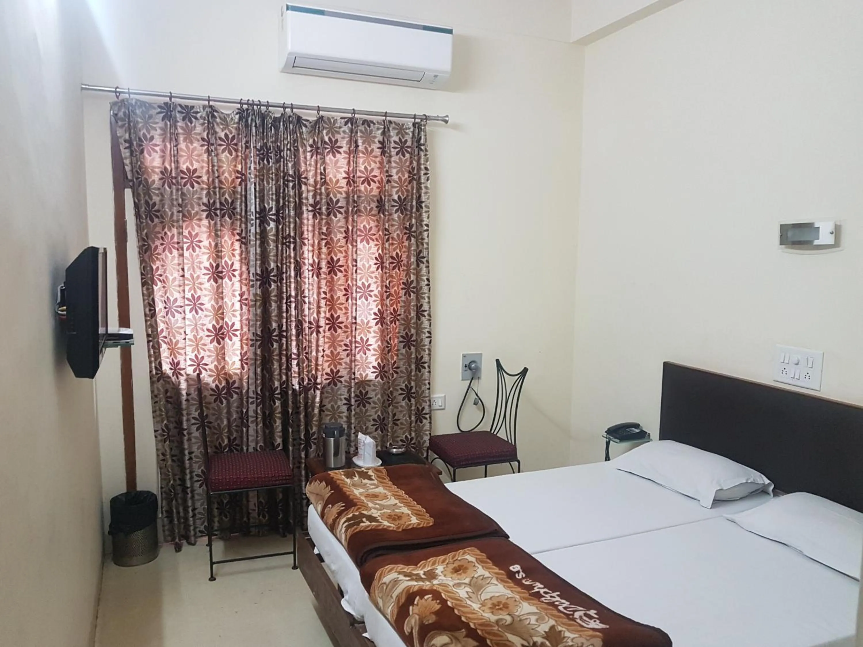 Bedroom, Bed in Hotel Sweet Dream