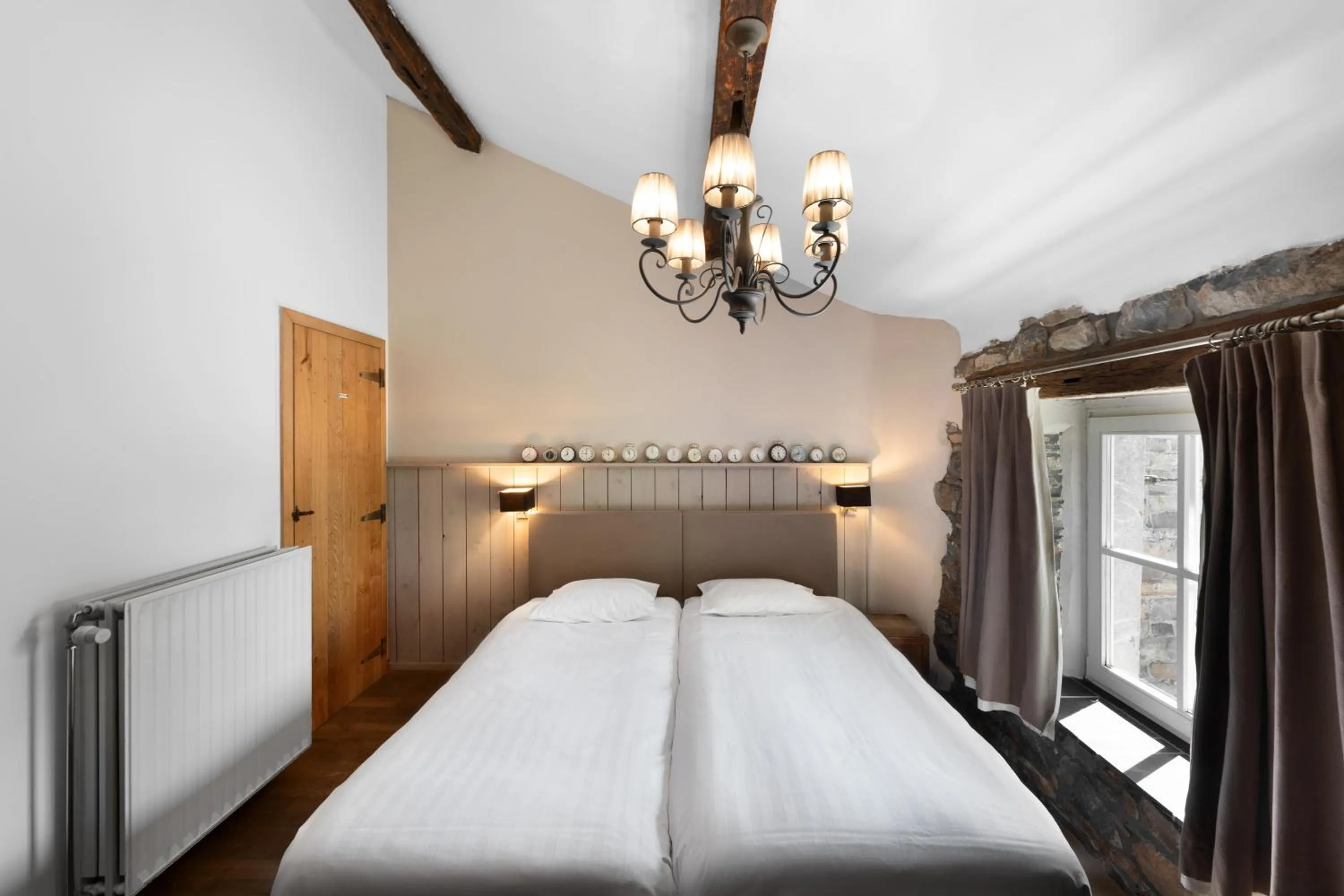 Bedroom, Bed in Hotel Aux Ecuries De La Reine