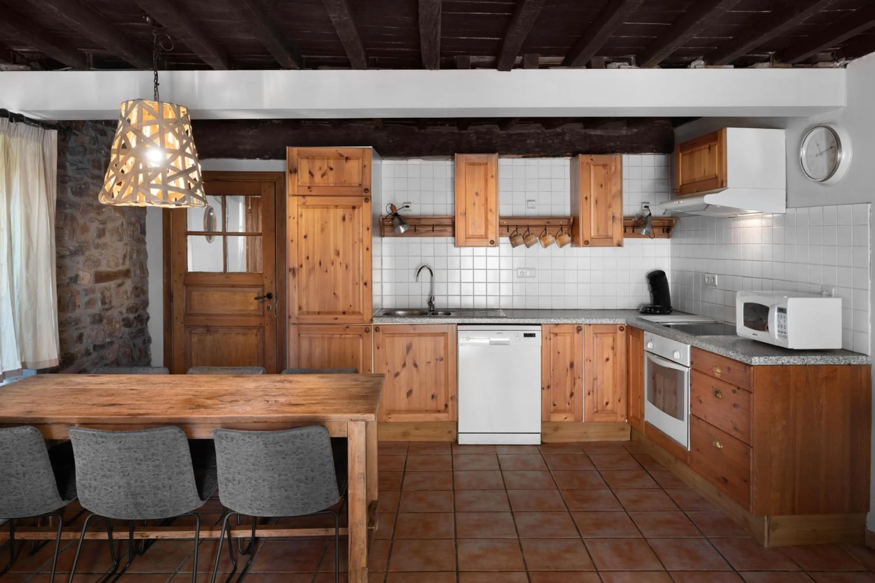 Kitchen or kitchenette in Hotel Aux Ecuries De La Reine