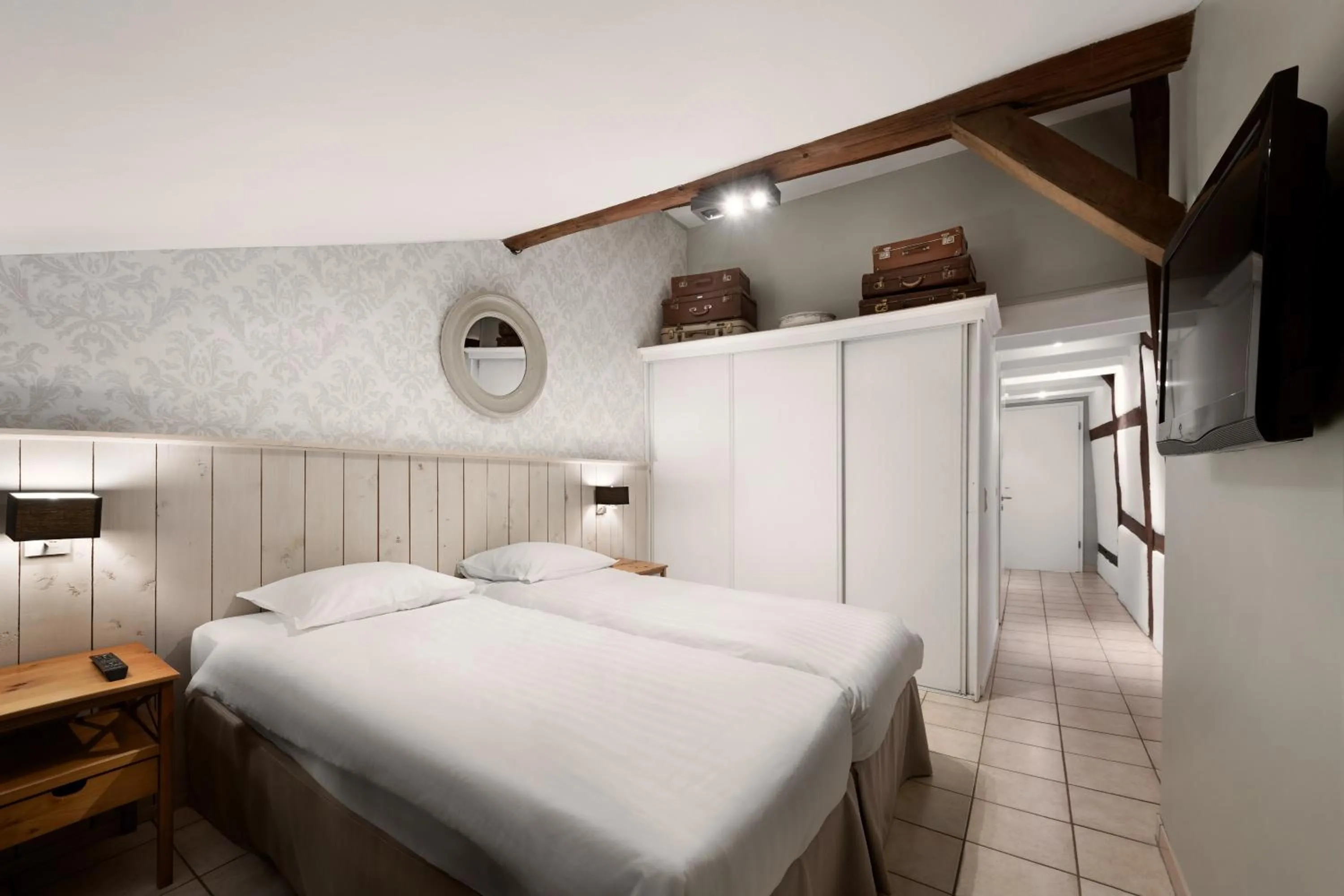 Bedroom, Bed in Hotel Aux Ecuries De La Reine