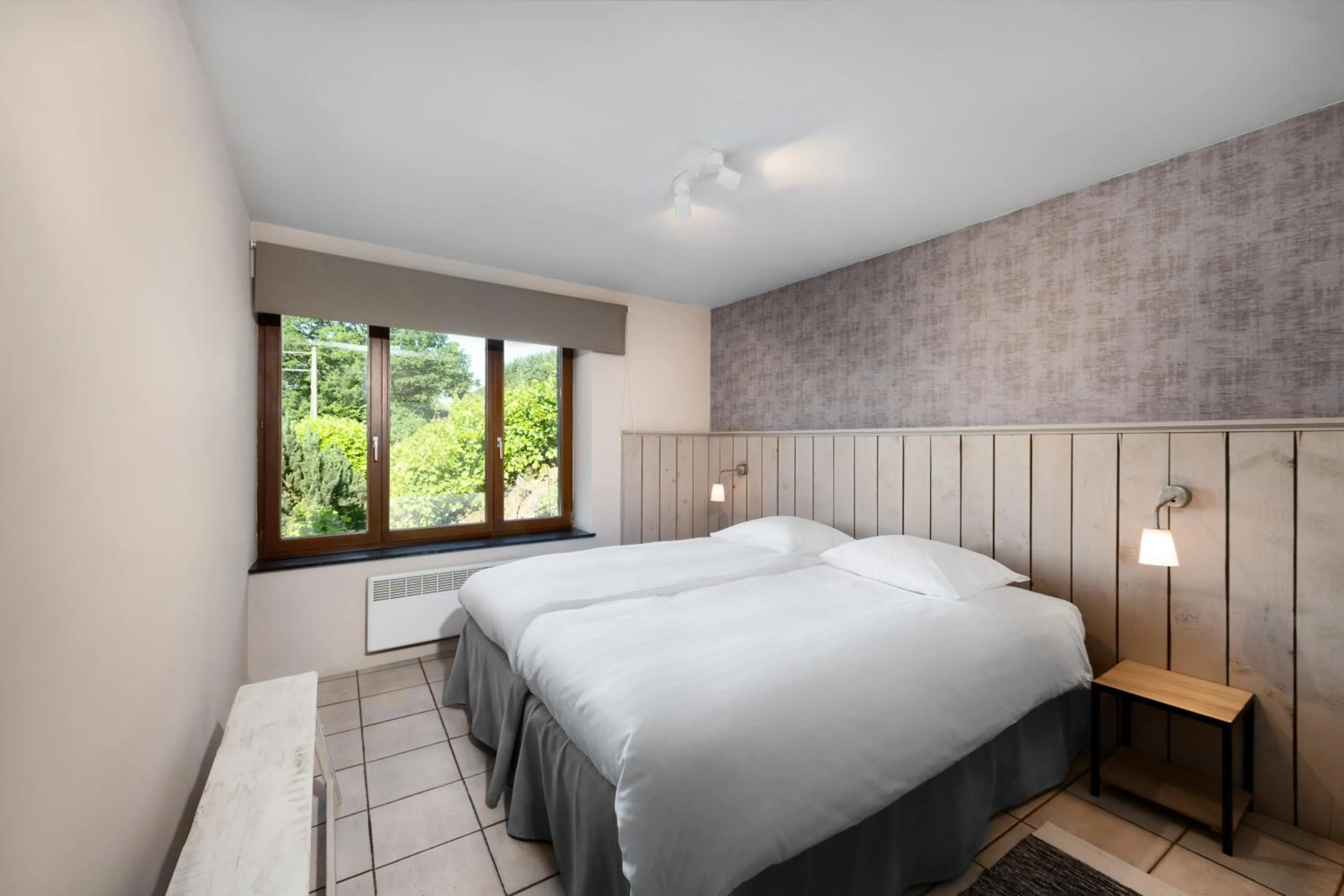 Bedroom, Bed in Hotel Aux Ecuries De La Reine