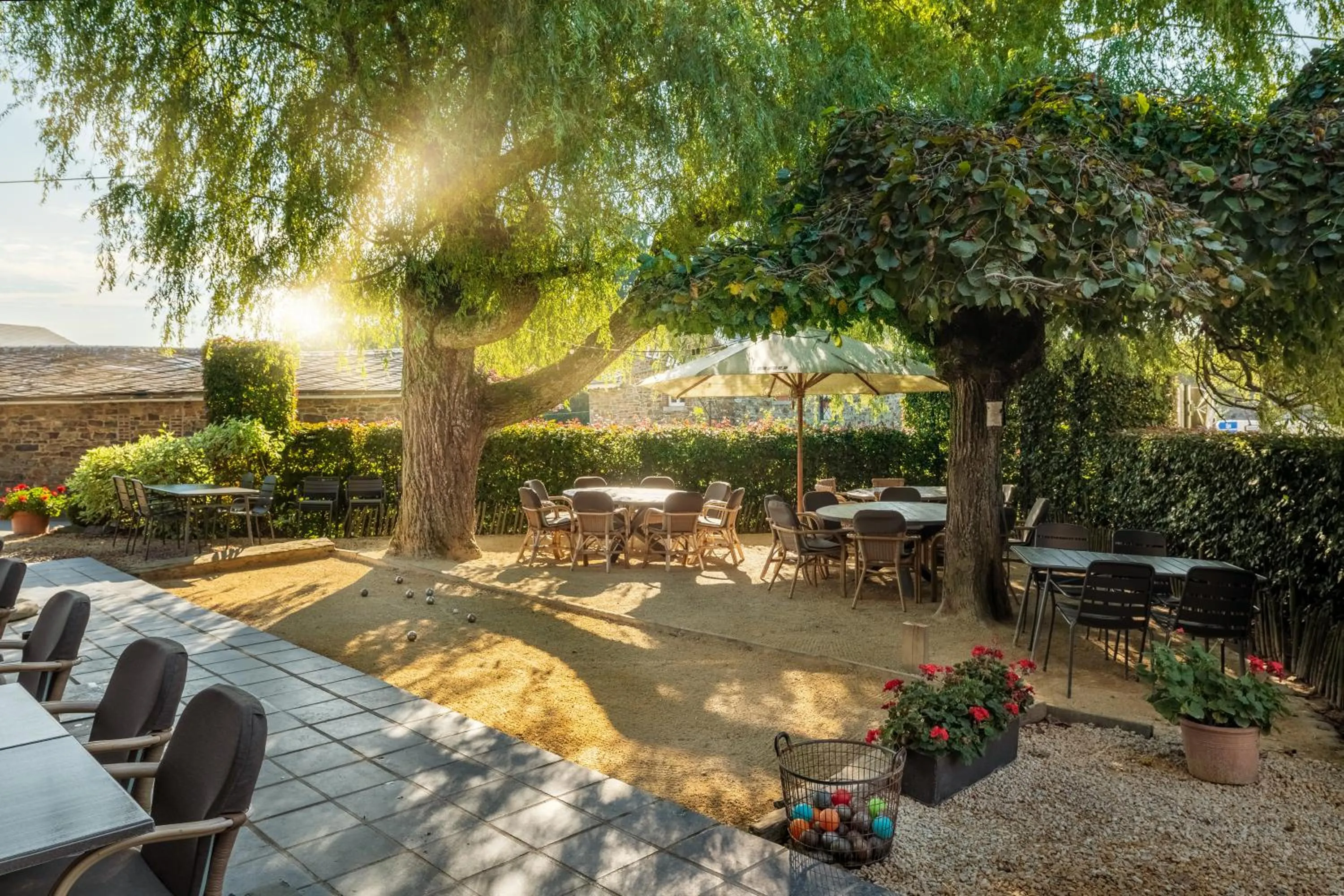 Restaurant/places to eat in Hotel Aux Ecuries De La Reine