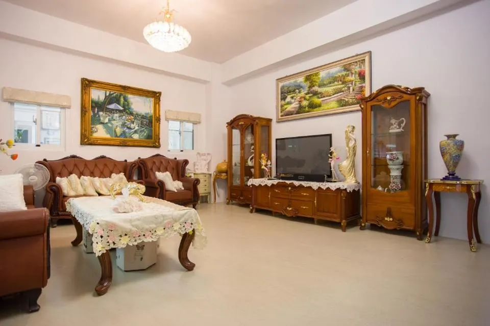 Communal lounge/ TV room, Bed in Alicegarden Homestay