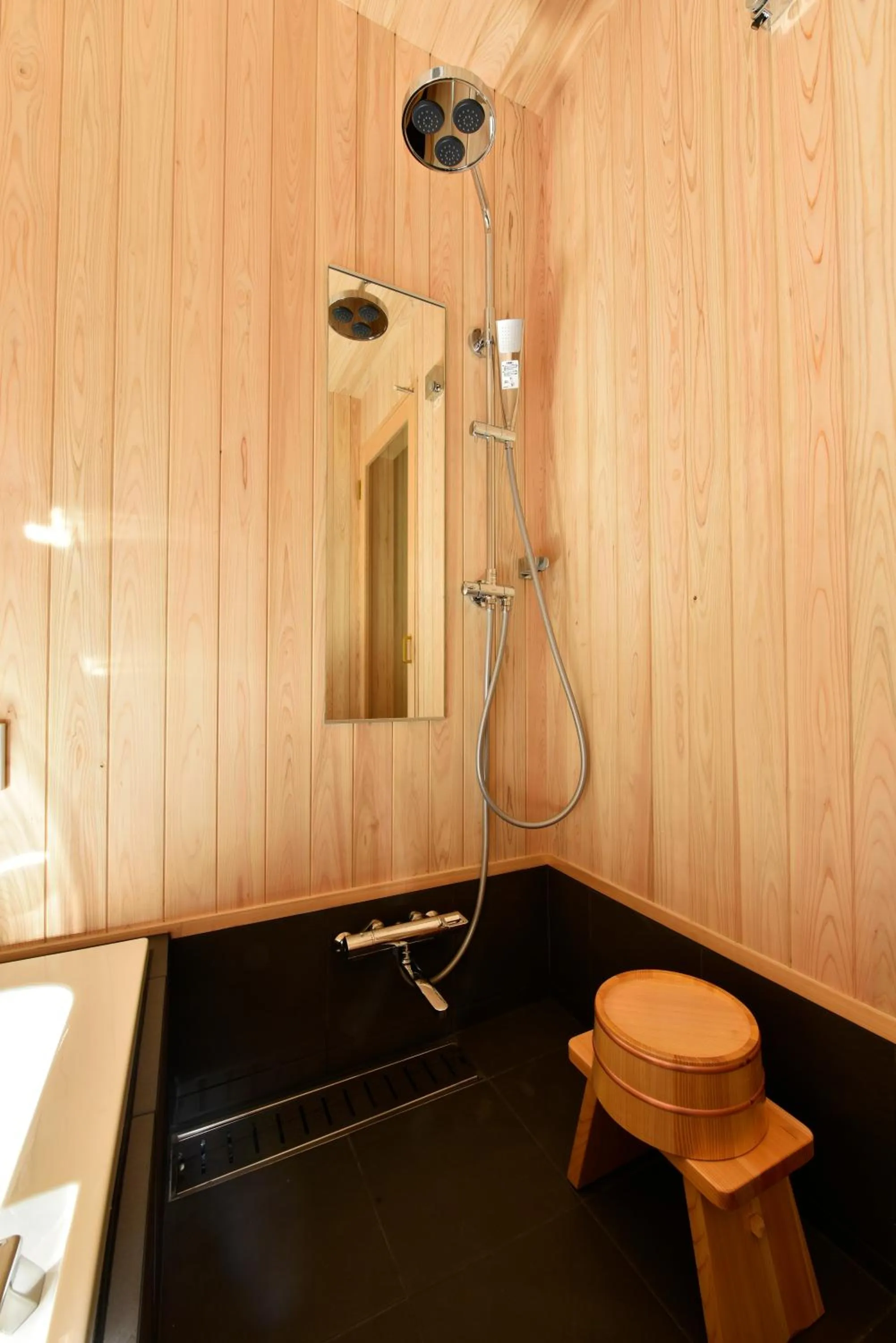 Shower in Kuraya Kamigojocho