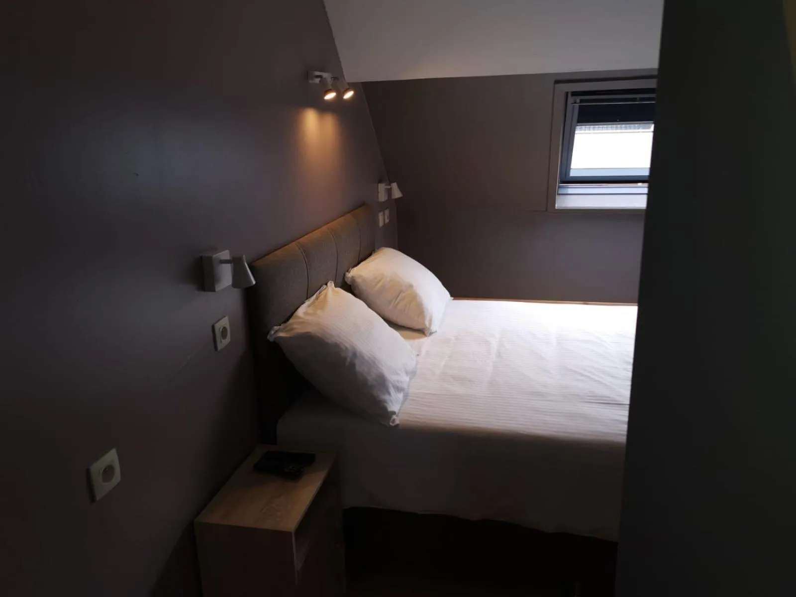 Bed in at-PACIFIC-HOTEL