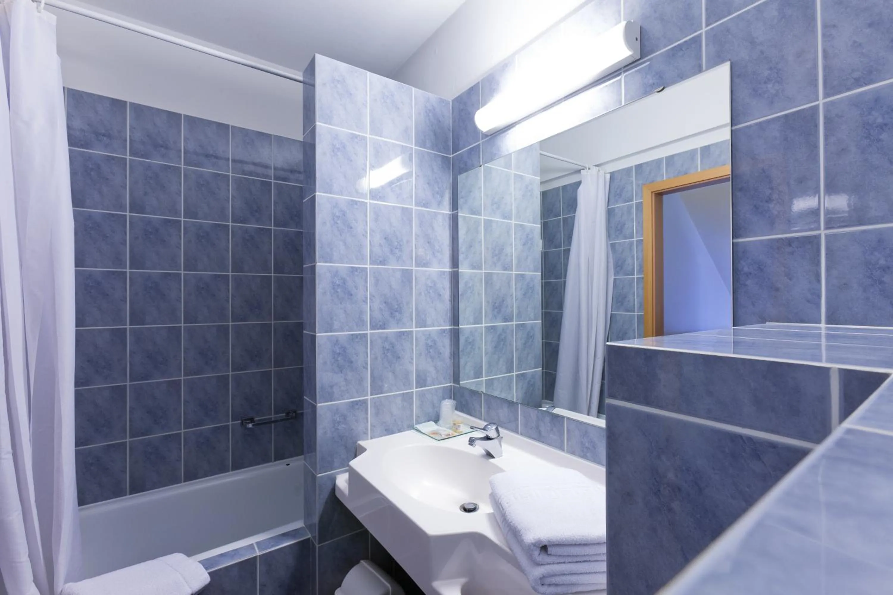 Bathroom in Aparthotel Le Manoir du Capitaine