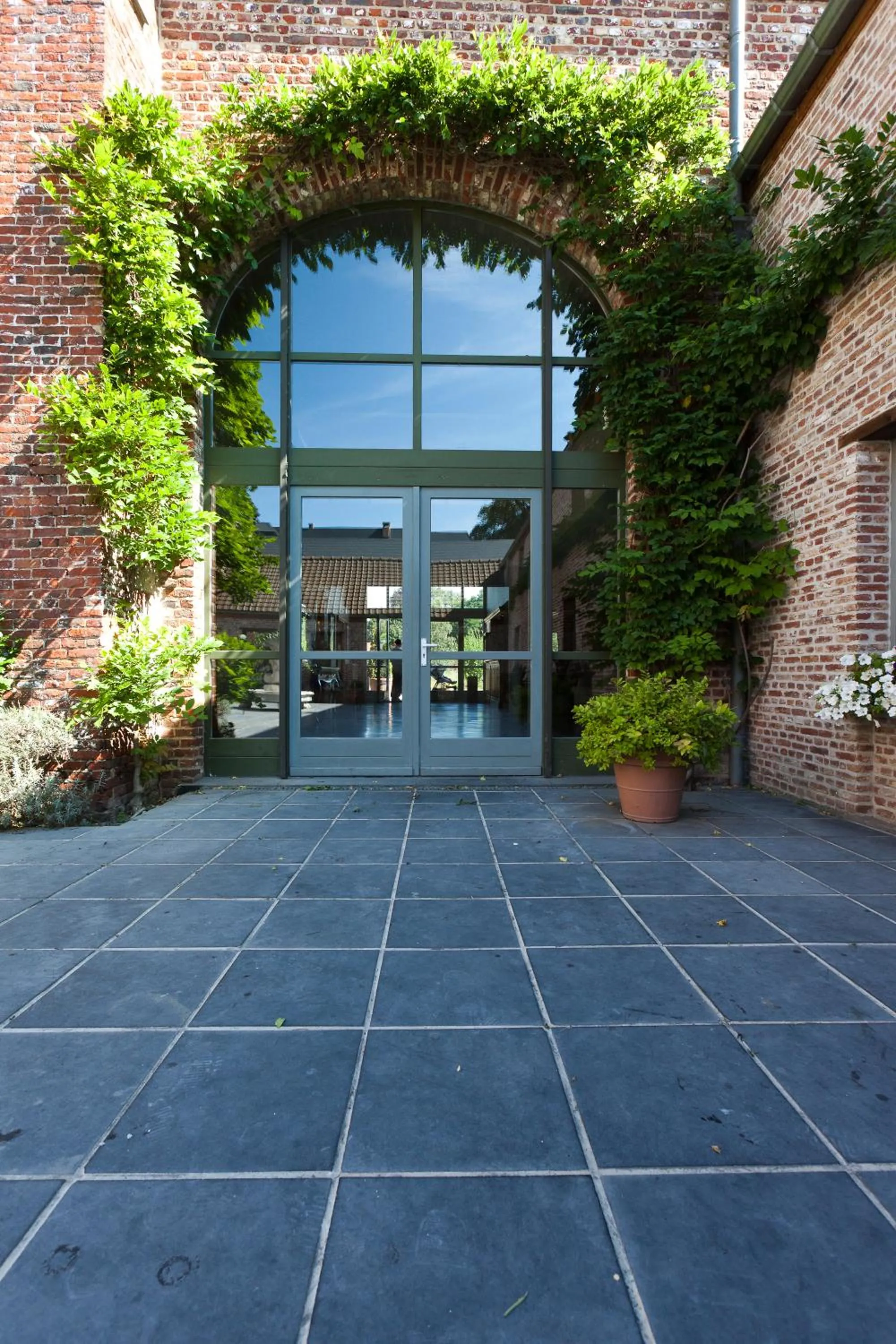 Facade/entrance in Aparthotel Le Manoir du Capitaine