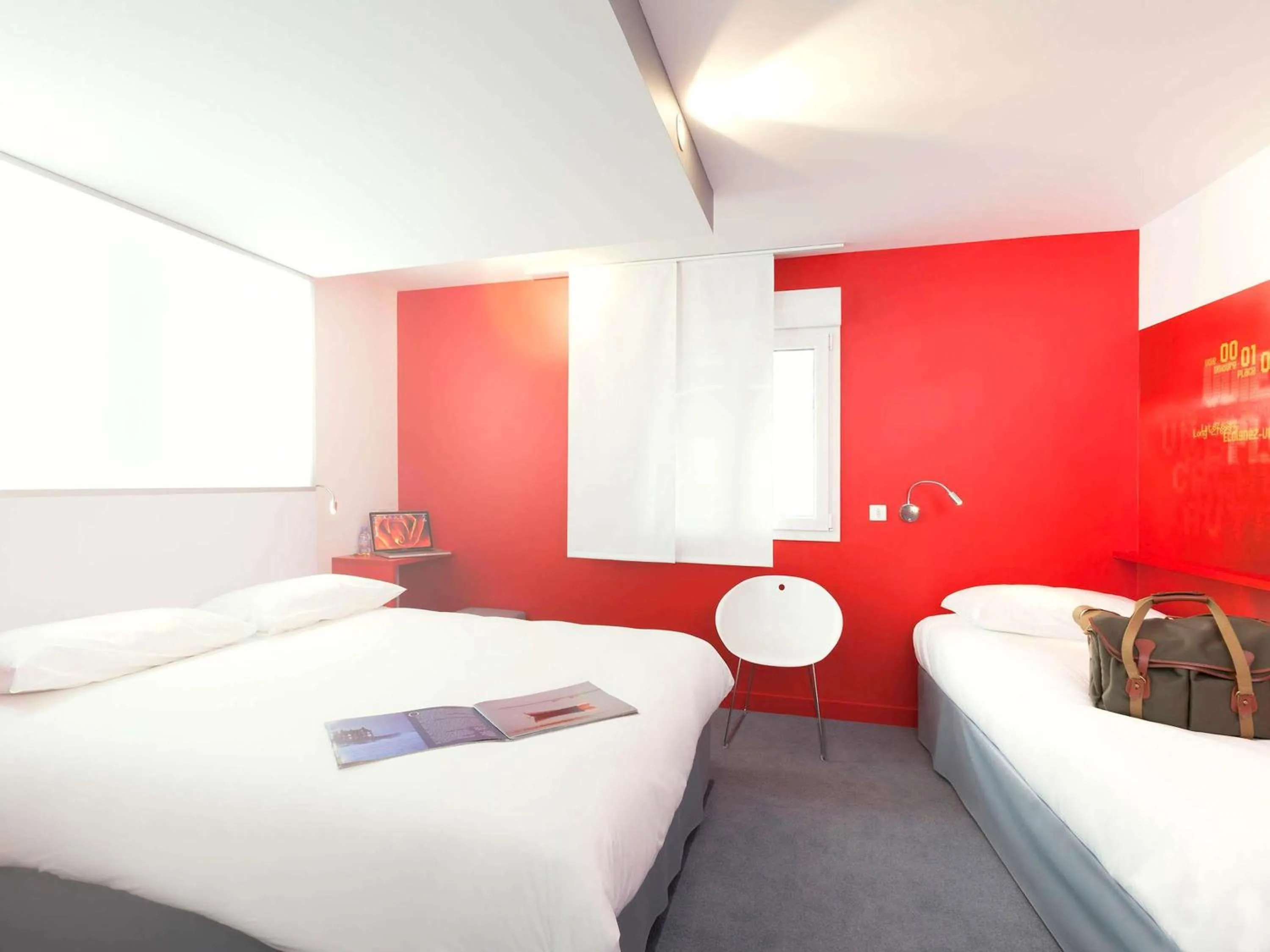 Bedroom, Bed in ibis Styles Vannes Gare Centre