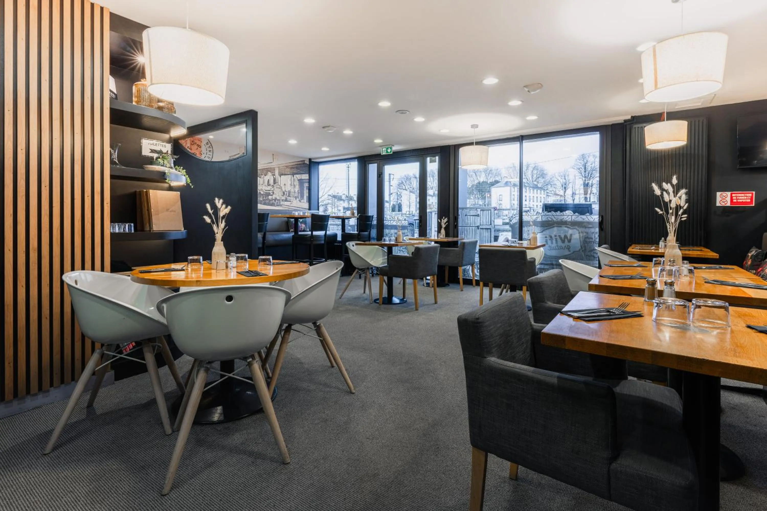 Restaurant/places to eat in ibis Styles Vannes Gare Centre