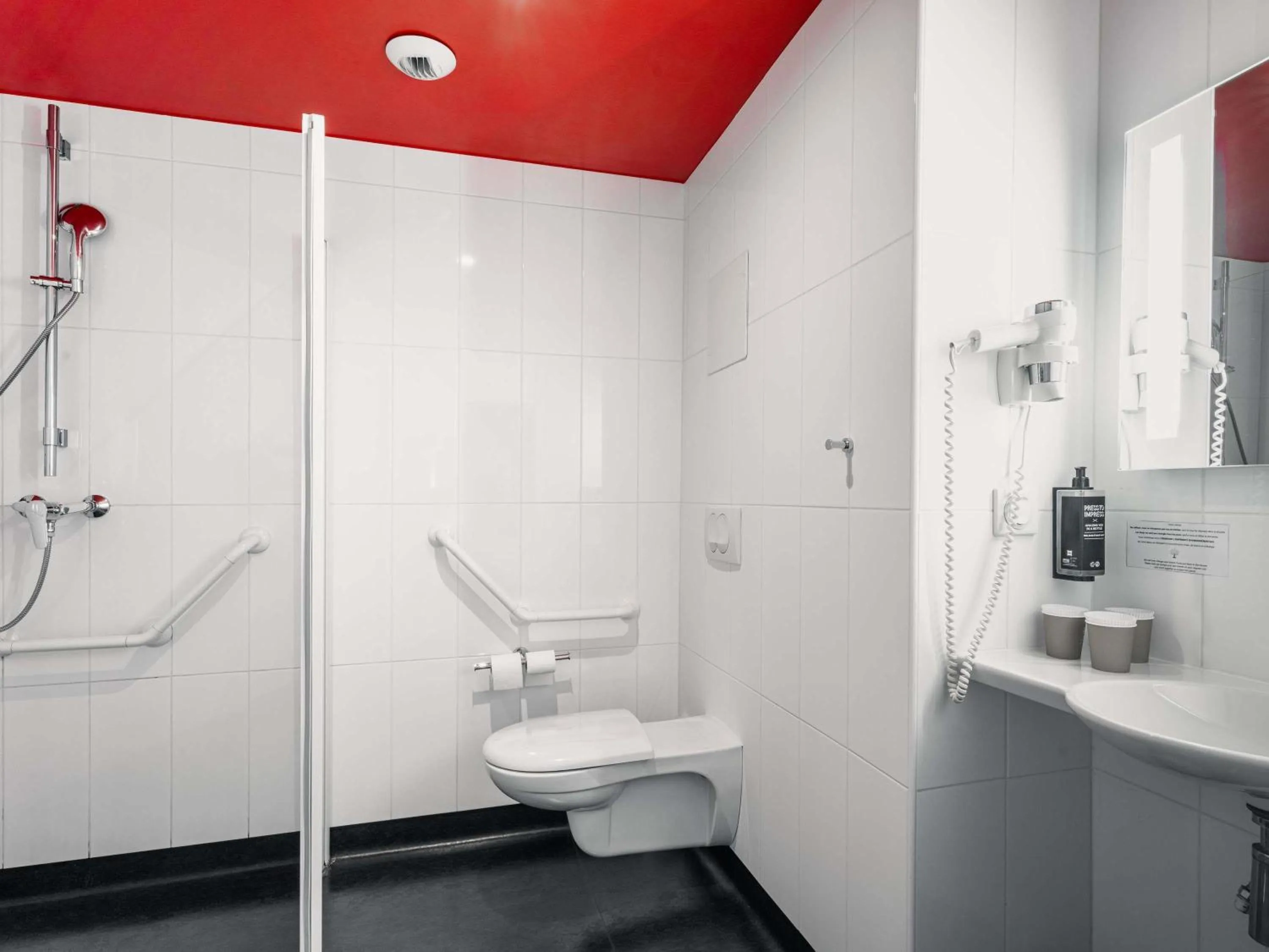 Bedroom in ibis Styles Vannes Gare Centre