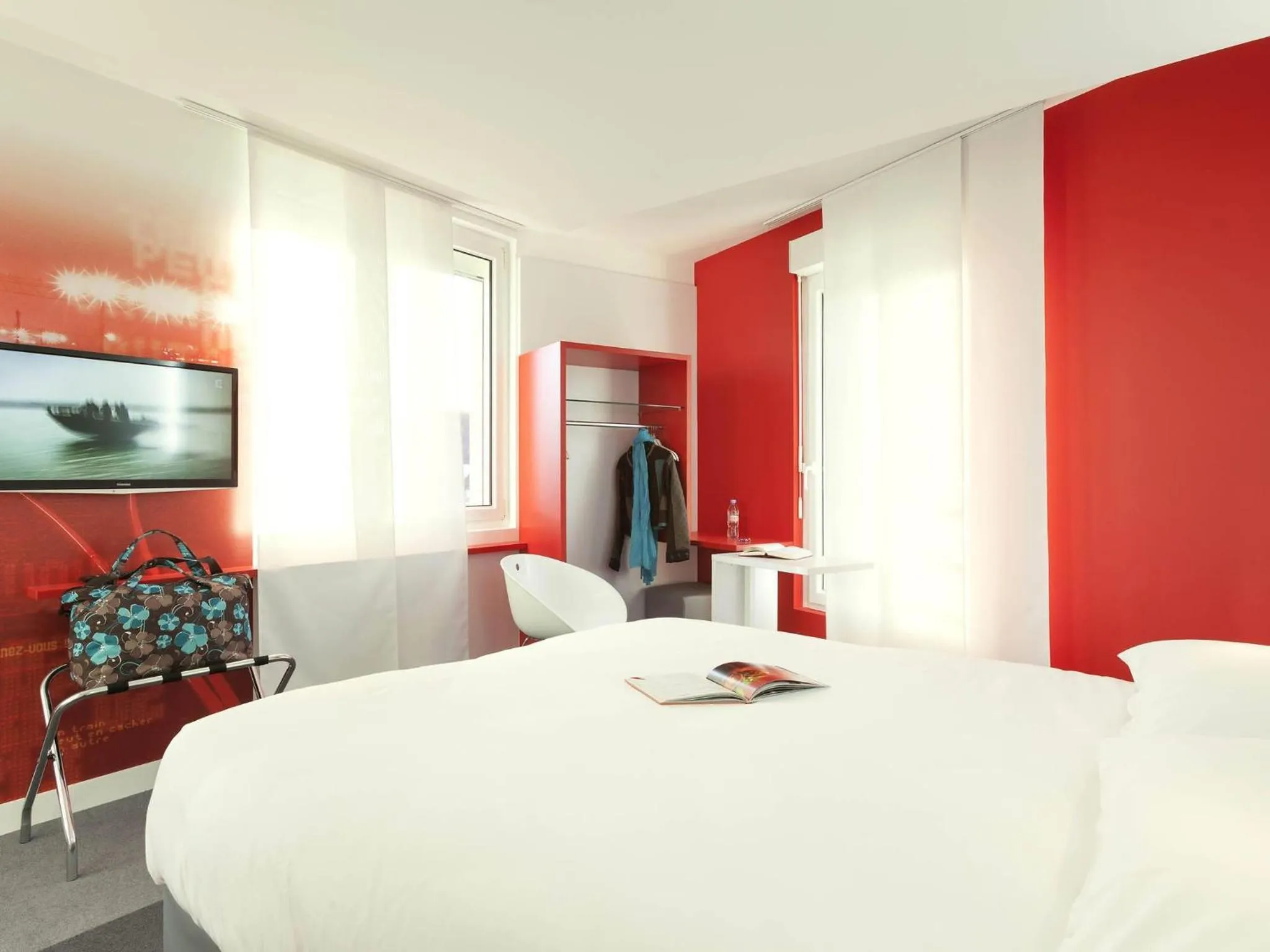 Bedroom, Bed in ibis Styles Vannes Gare Centre