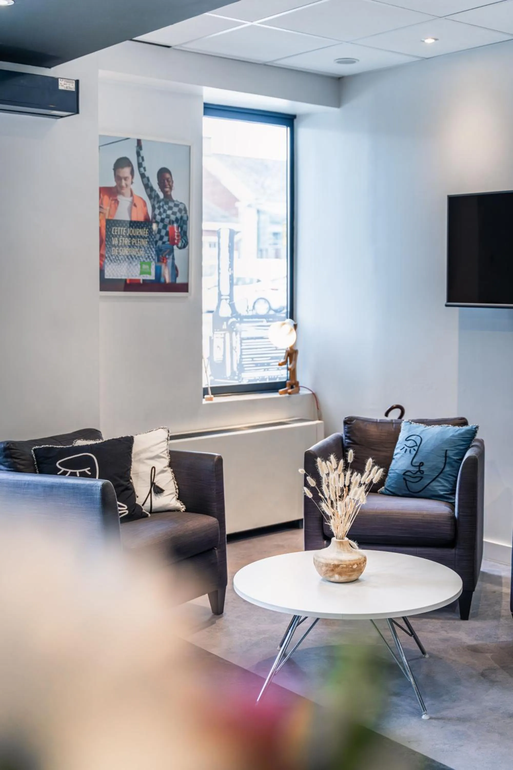 Seating area in ibis Styles Vannes Gare Centre