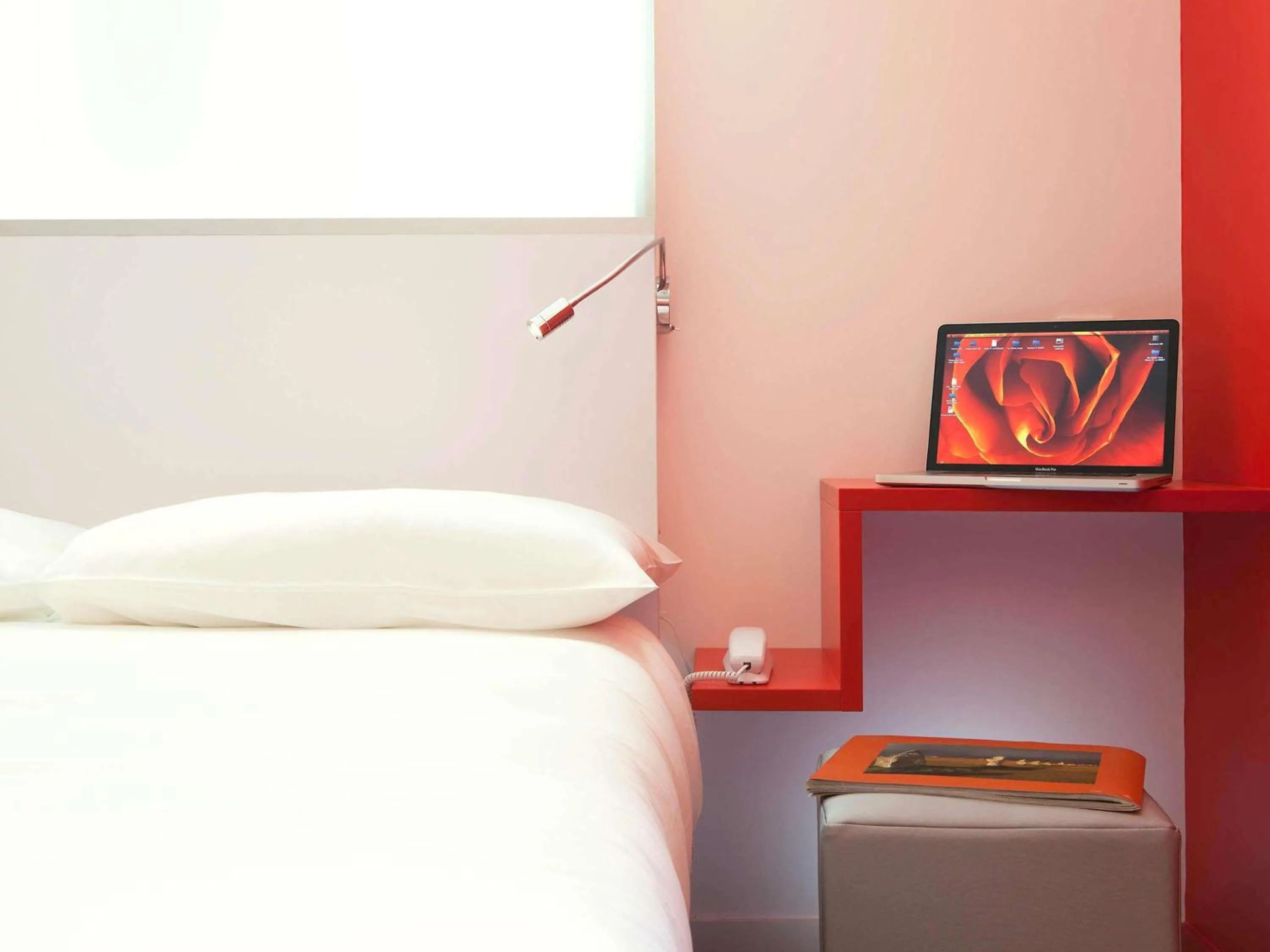Bedroom, Bed in ibis Styles Vannes Gare Centre