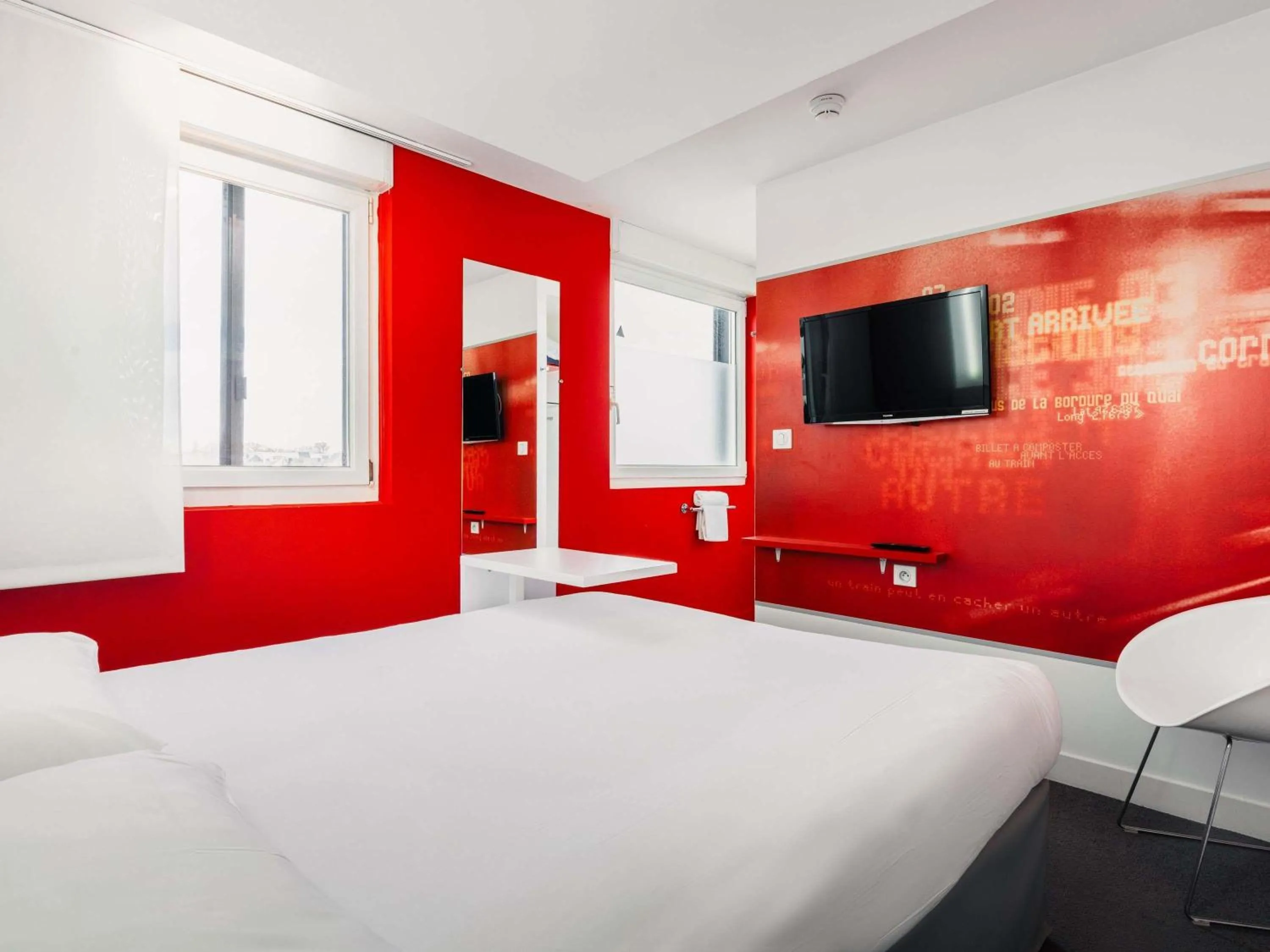 Bedroom, Bed in ibis Styles Vannes Gare Centre