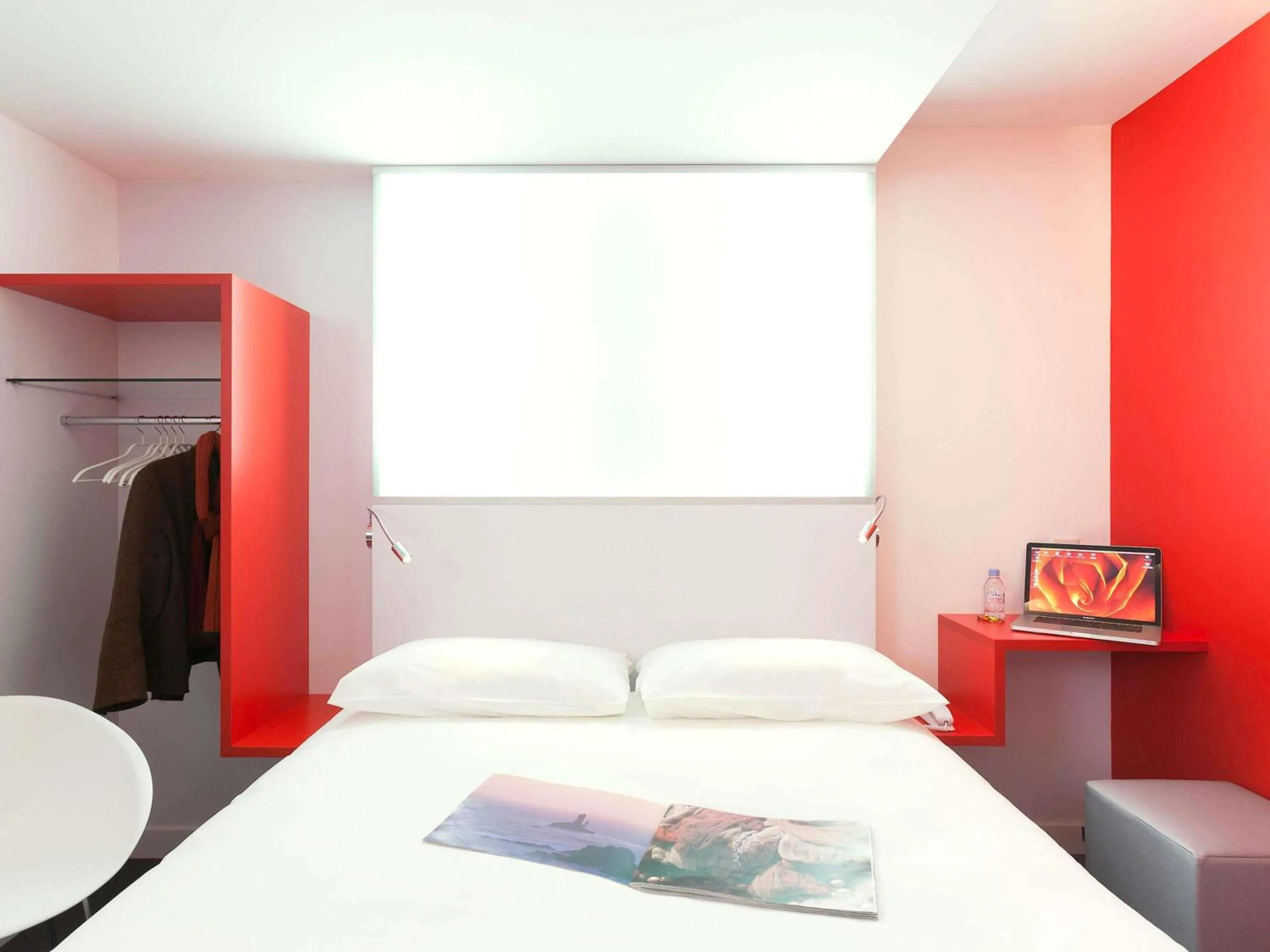 Bedroom, Bed in ibis Styles Vannes Gare Centre
