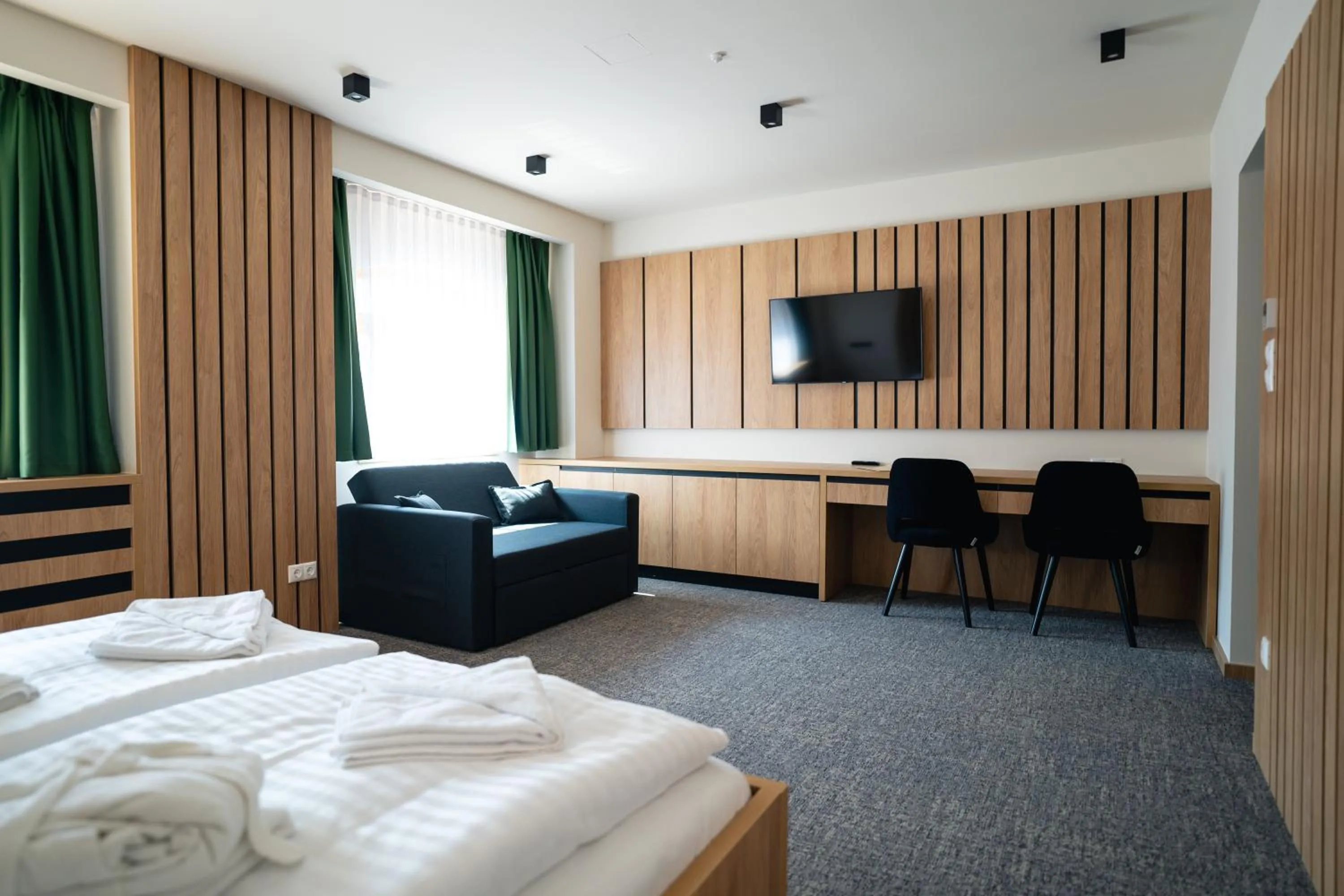 TV and multimedia, Bed in Hunor Hotel és Étterem