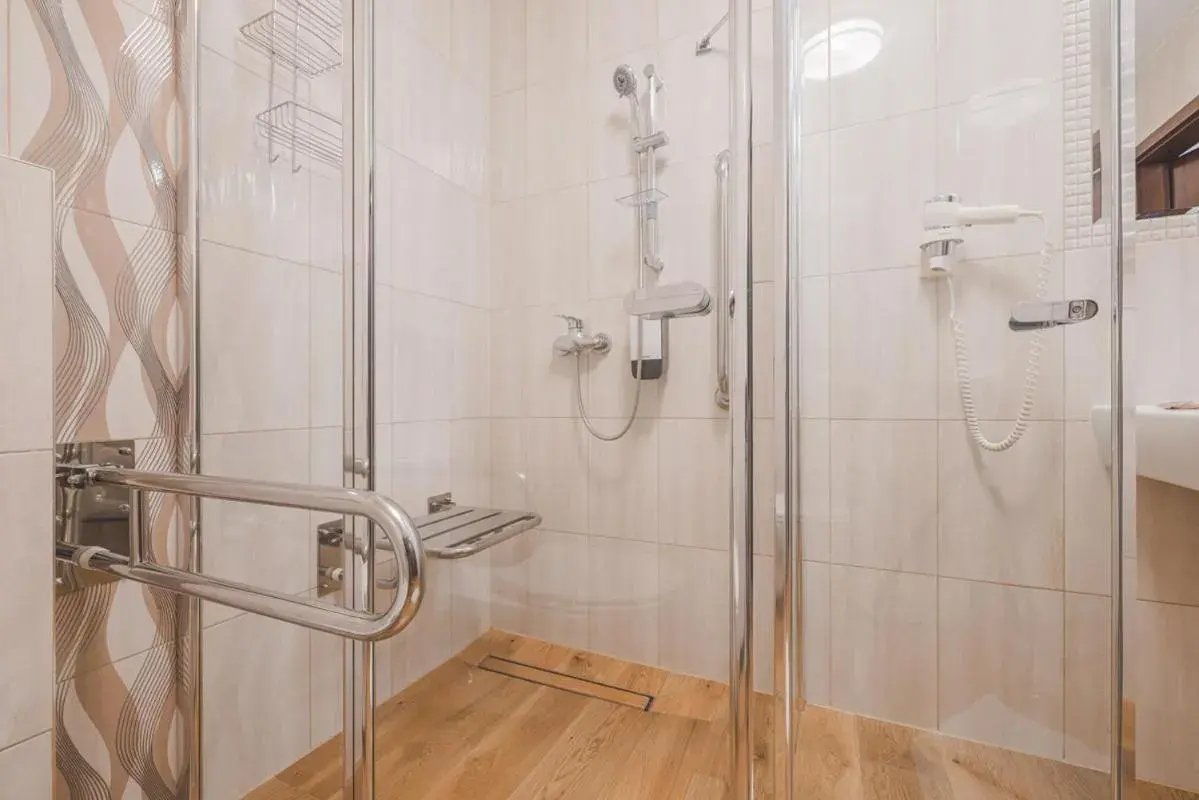 Double Room - Disability Access in Grand Tatry Double Room - Disability Access in Grand Tatry