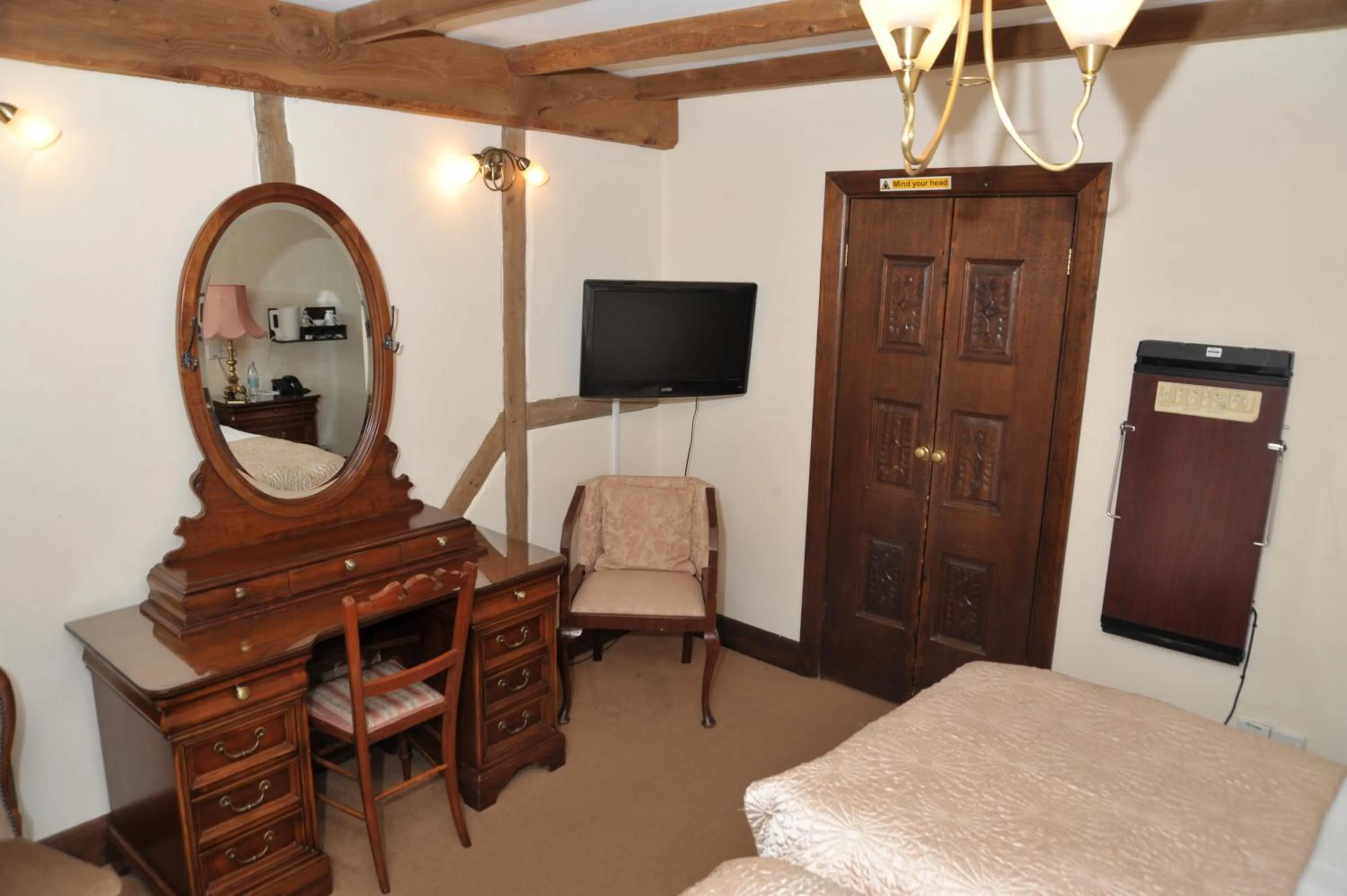 Photo of the whole room, Bed in The Inglenook Hotel