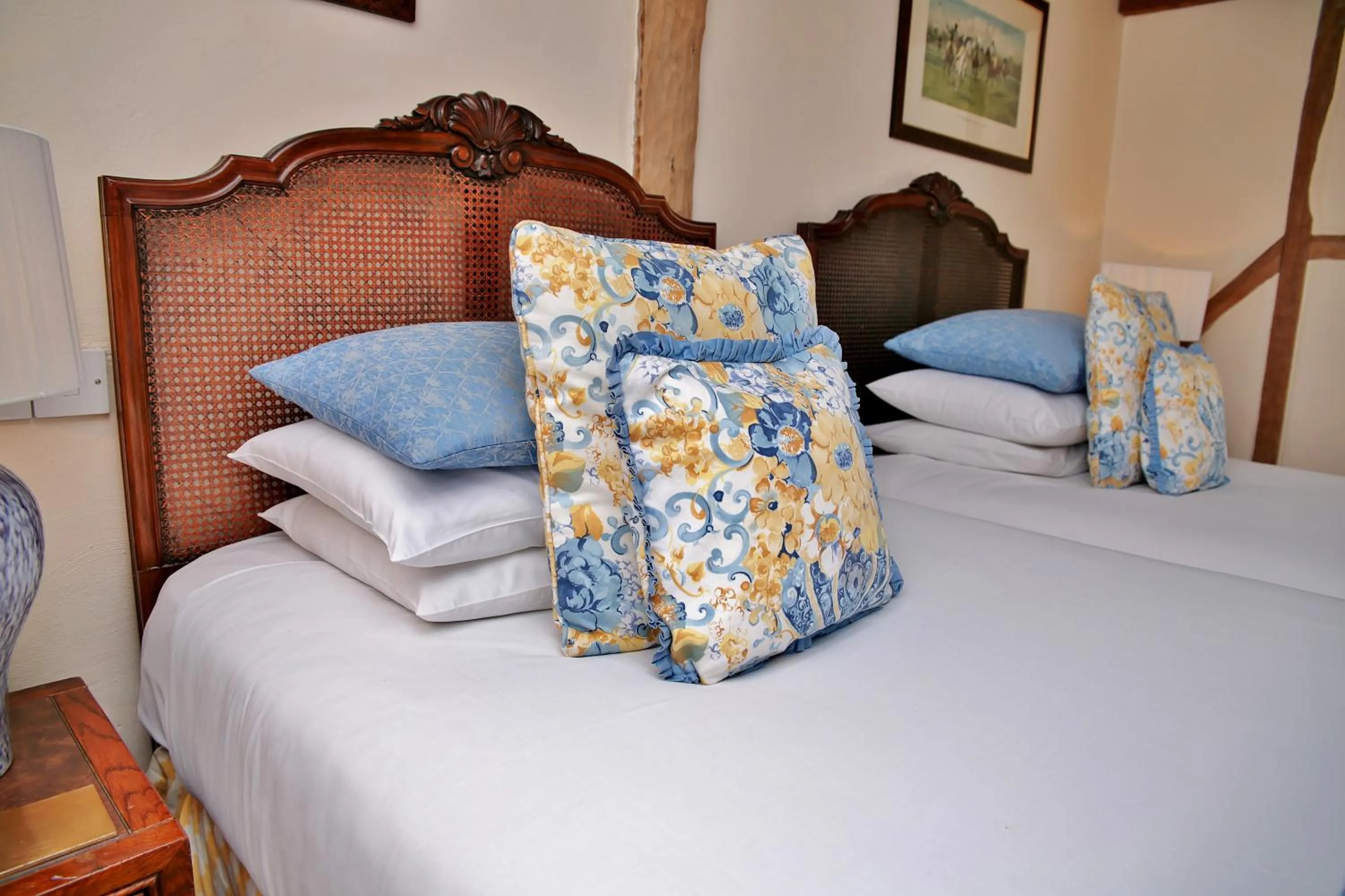 Photo of the whole room, Bed in The Inglenook Hotel