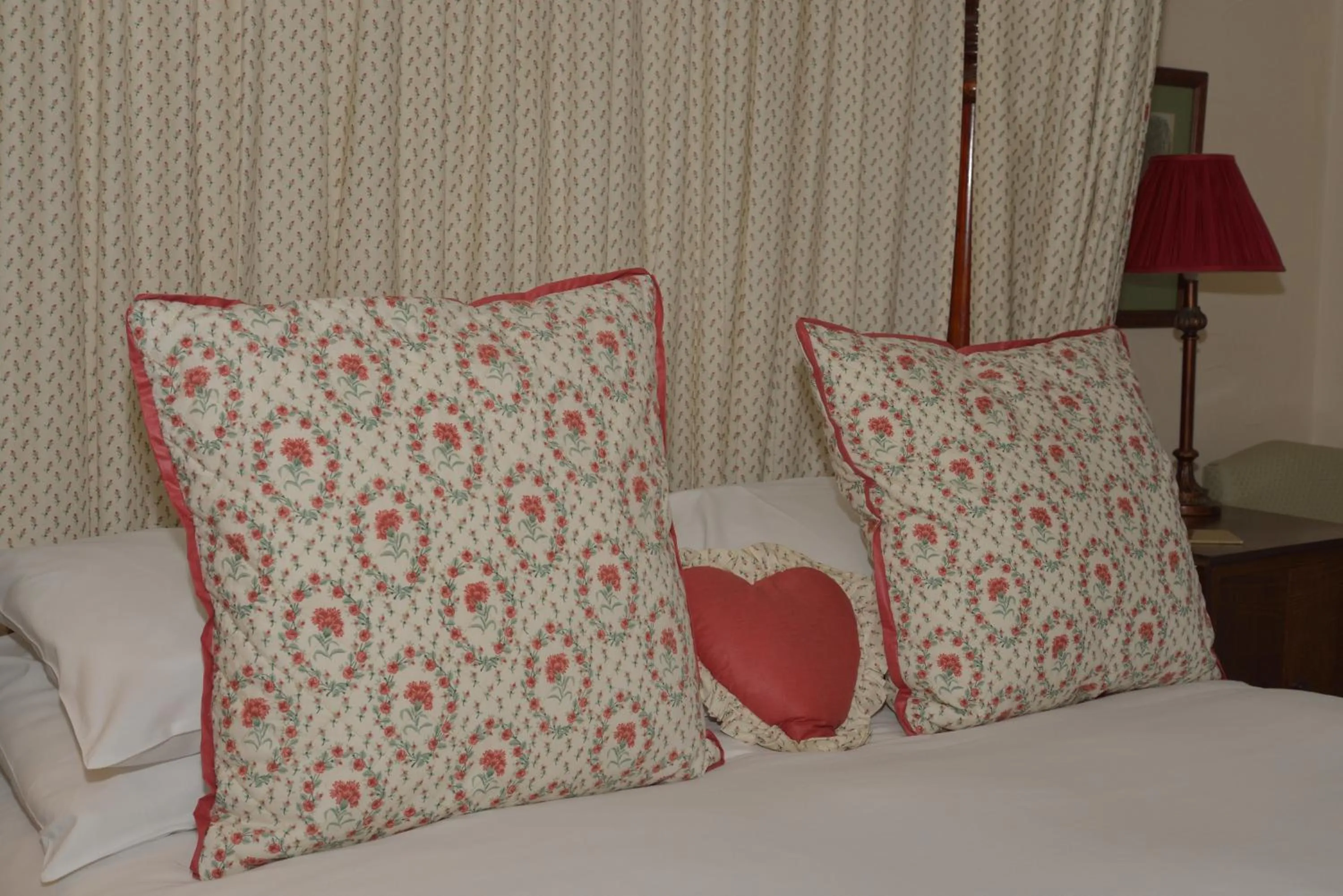 Photo of the whole room, Bed in The Inglenook Hotel