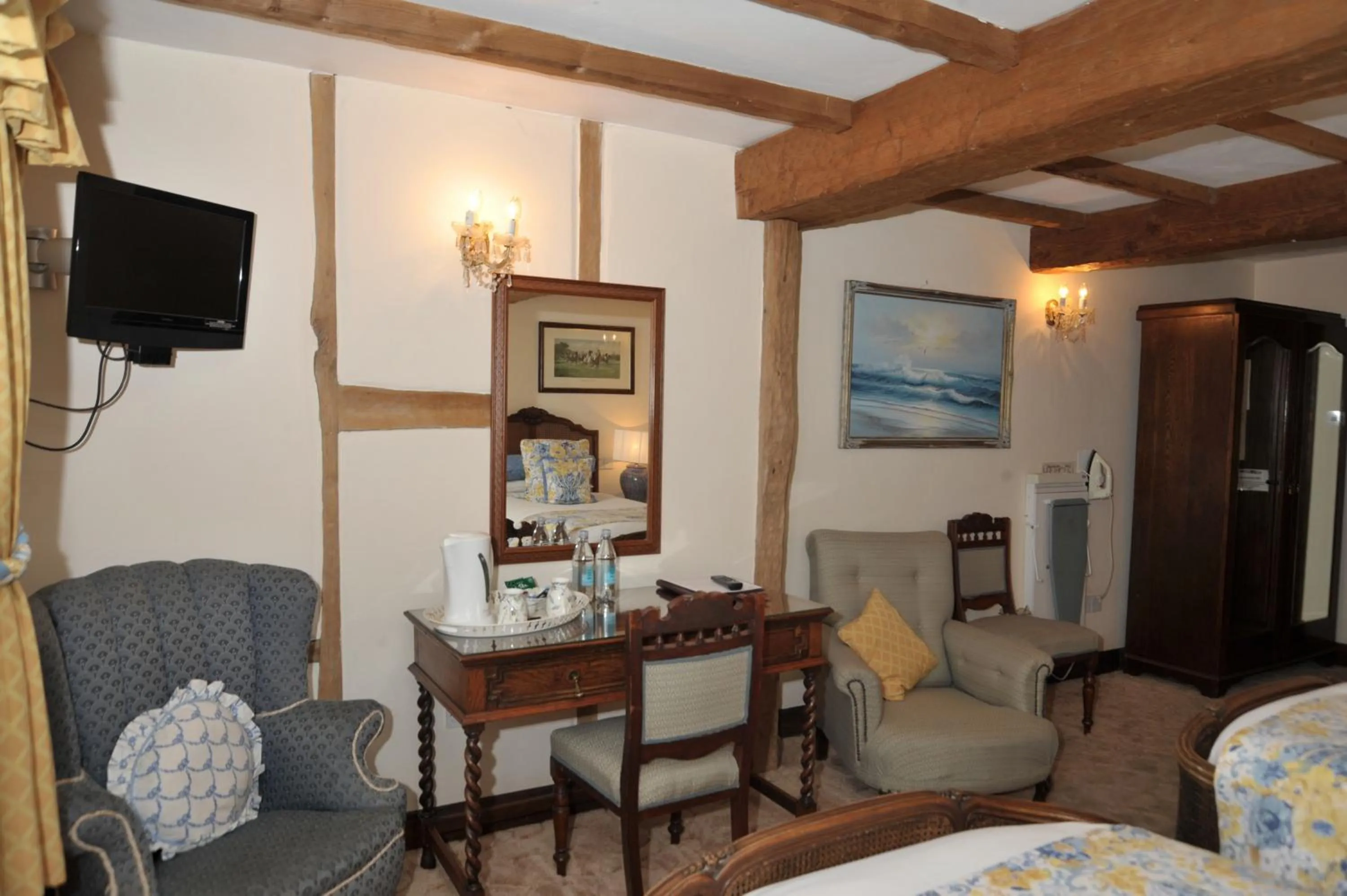 Photo of the whole room in The Inglenook Hotel