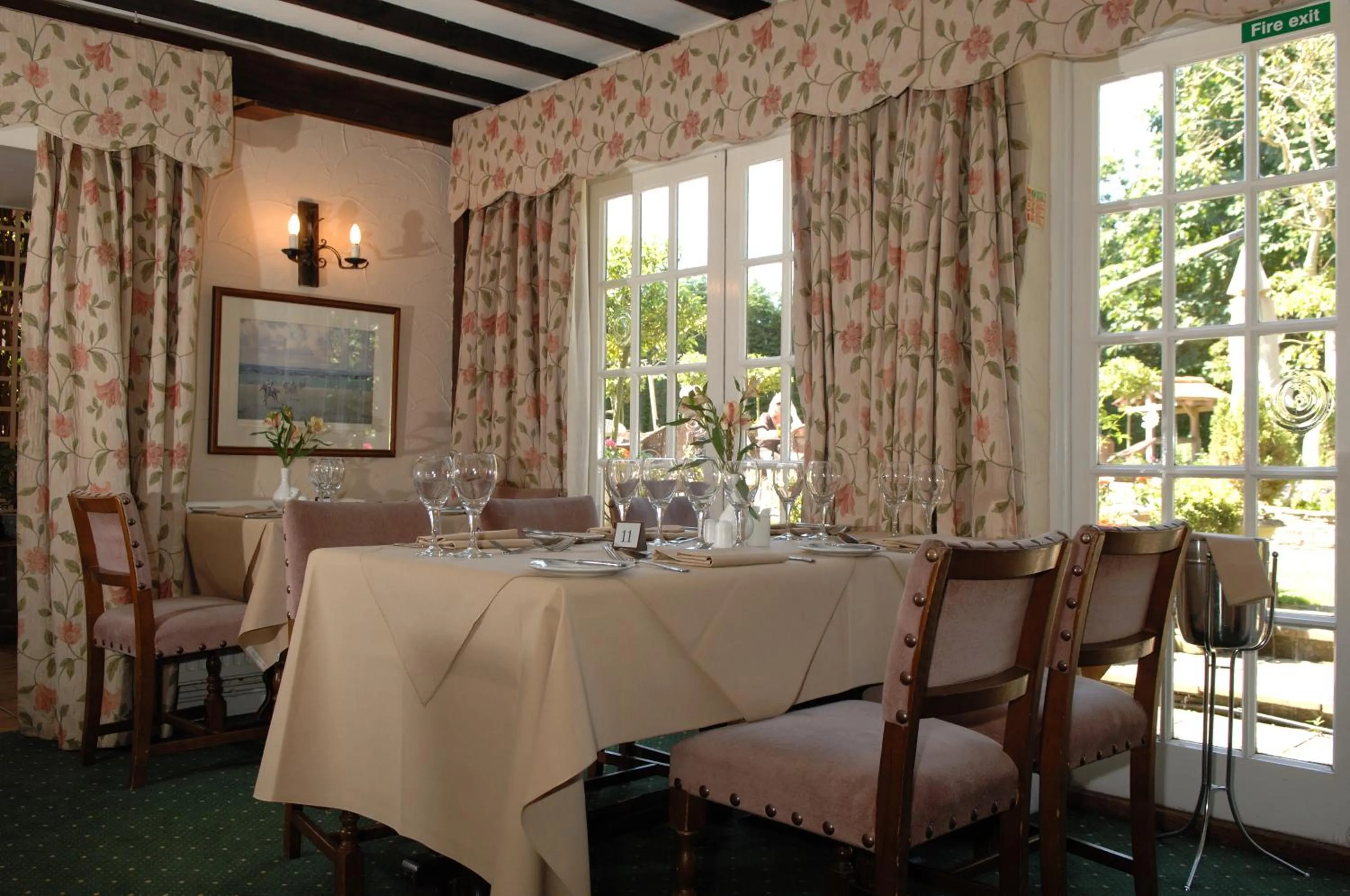 Restaurant/places to eat in The Inglenook Hotel