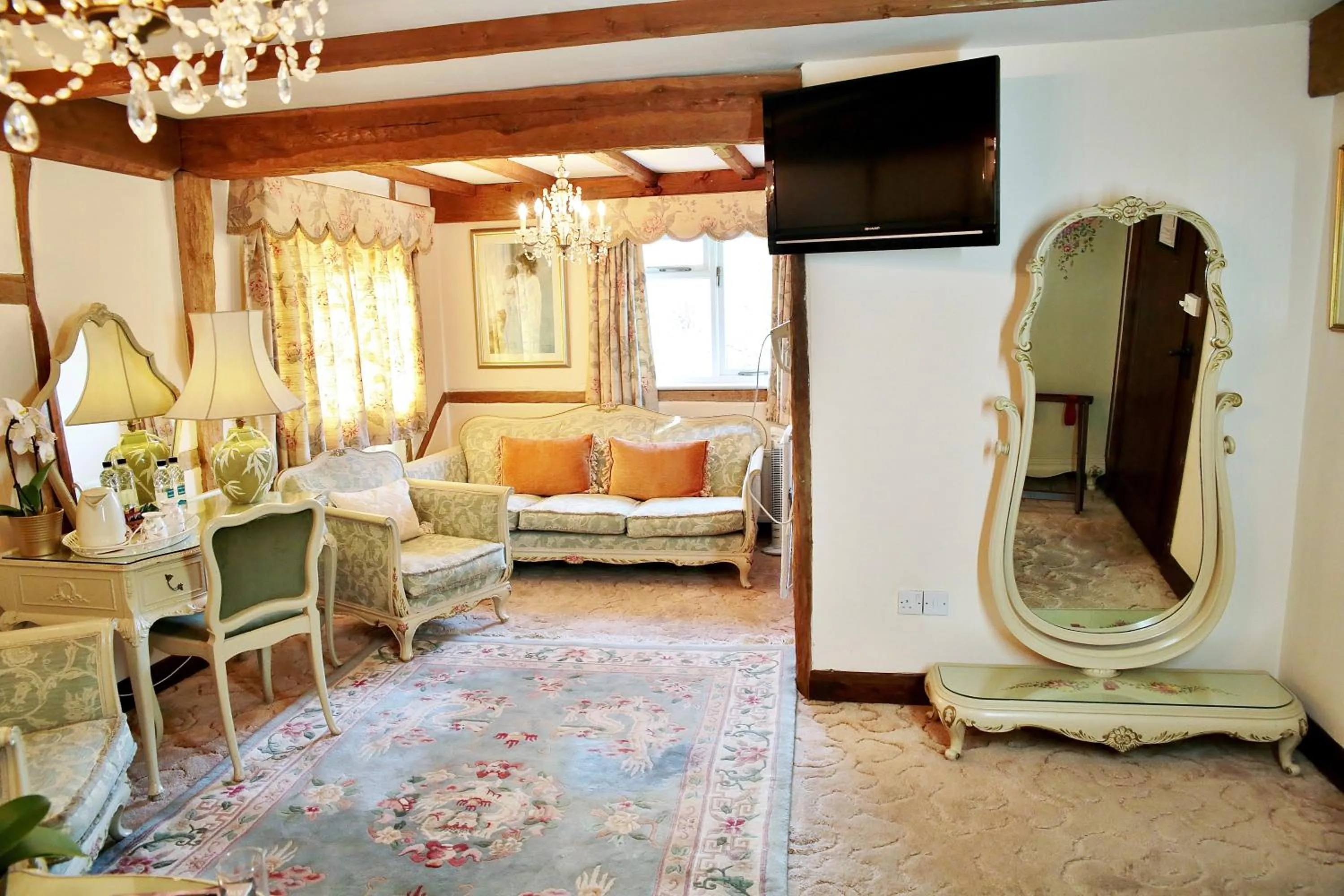 Photo of the whole room, Bed in The Inglenook Hotel