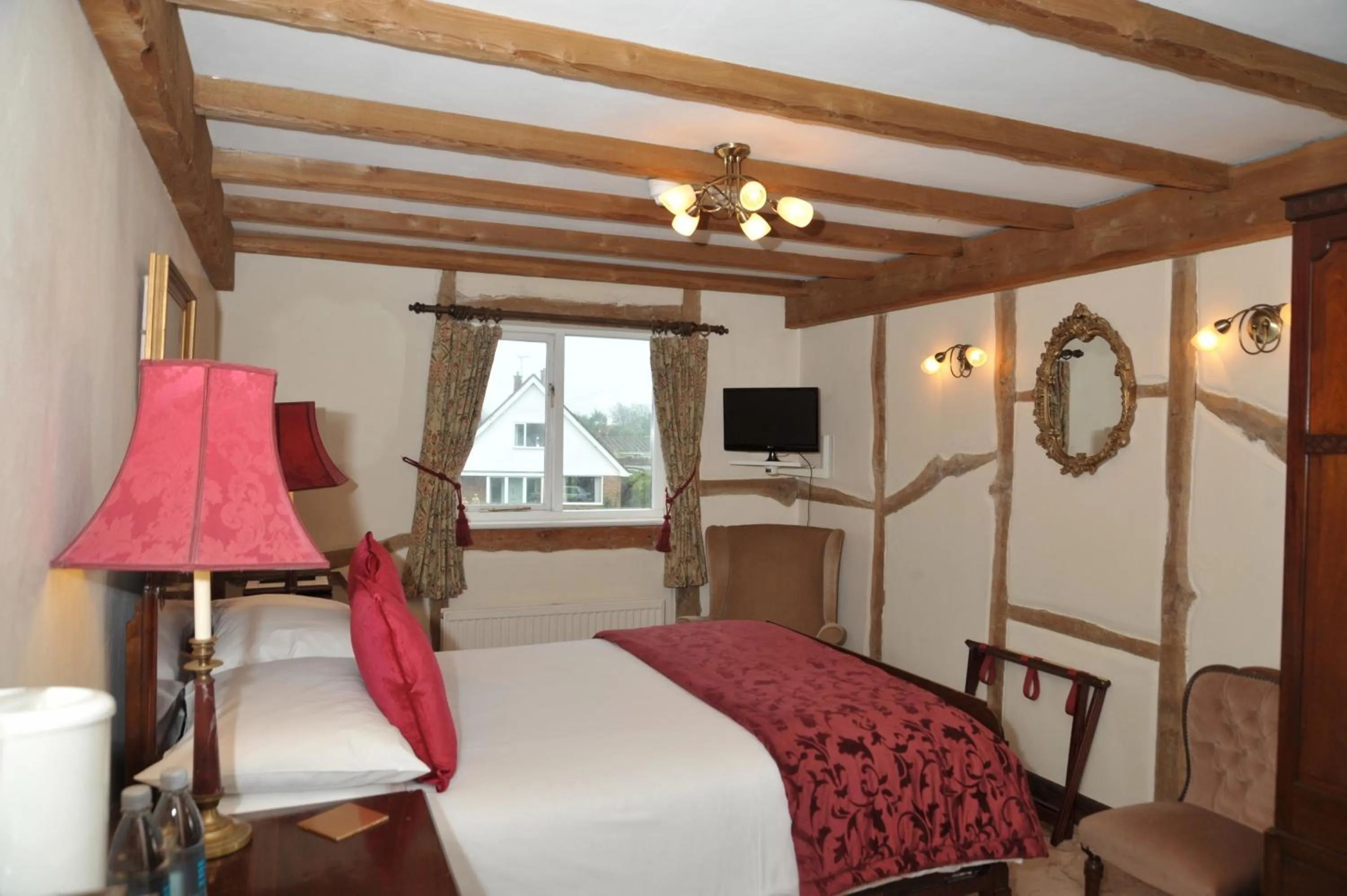 Photo of the whole room, Bed in The Inglenook Hotel