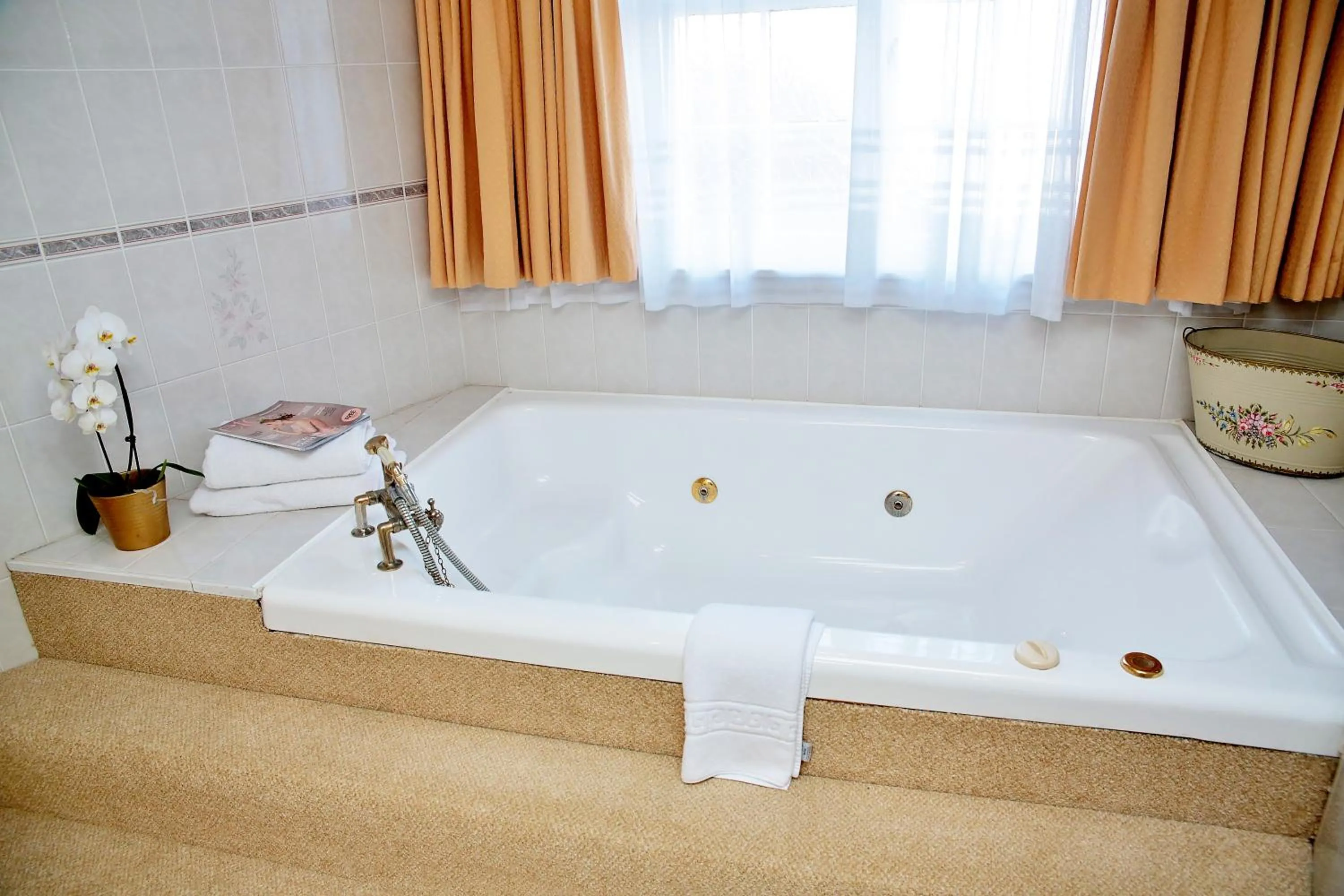 Photo of the whole room in The Inglenook Hotel