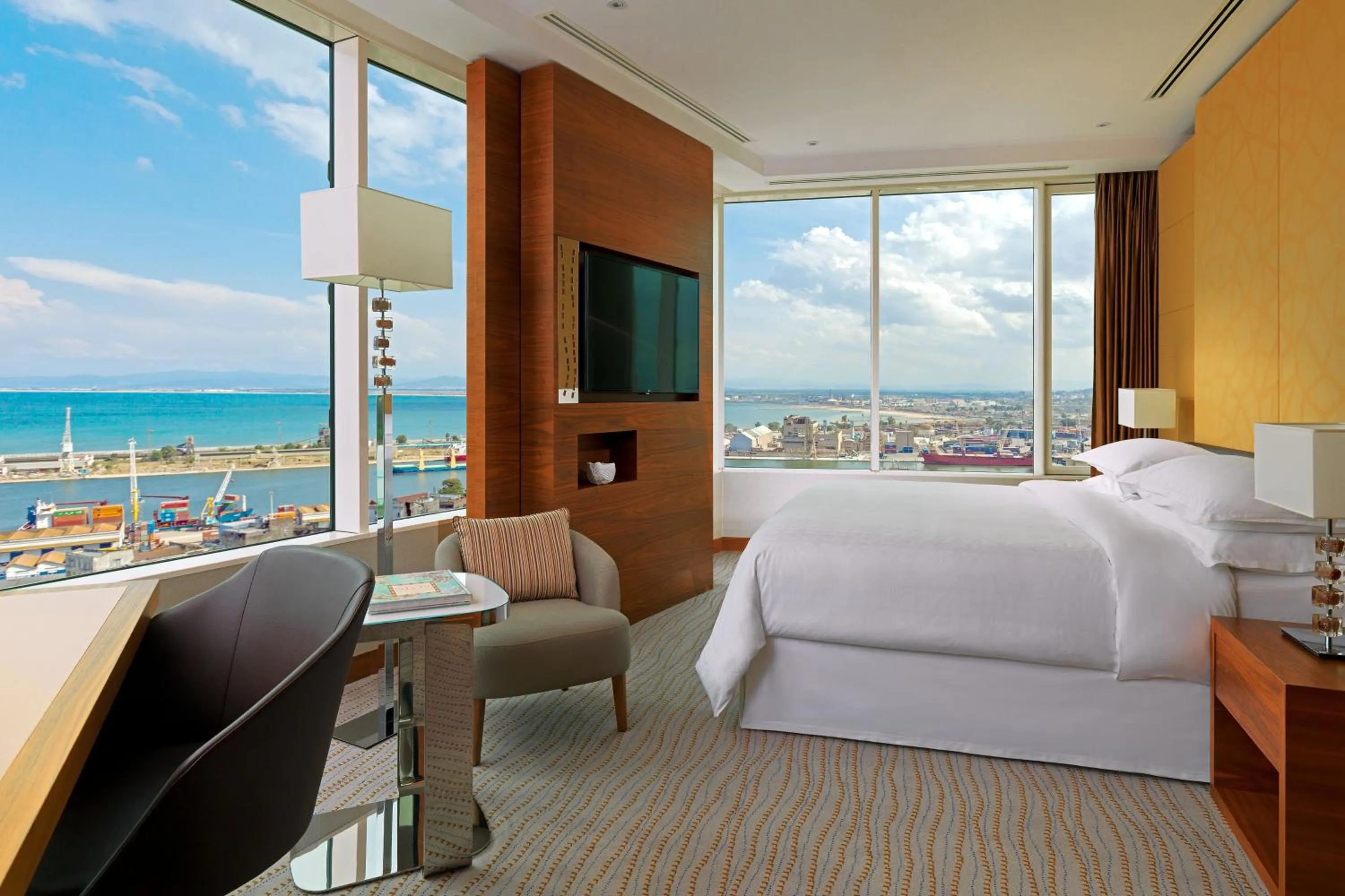 Photo of the whole room, Bed in Sheraton Annaba Hotel