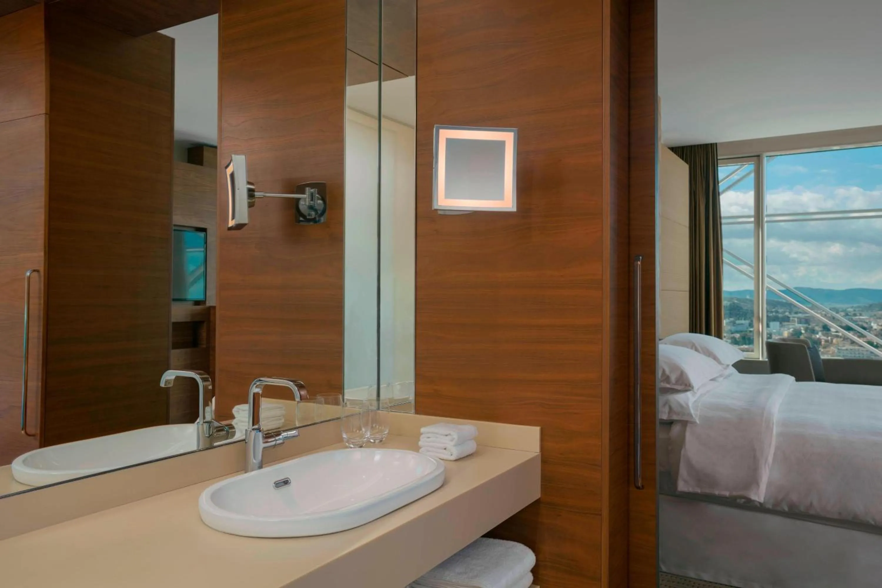 Bathroom, Bed in Sheraton Annaba Hotel