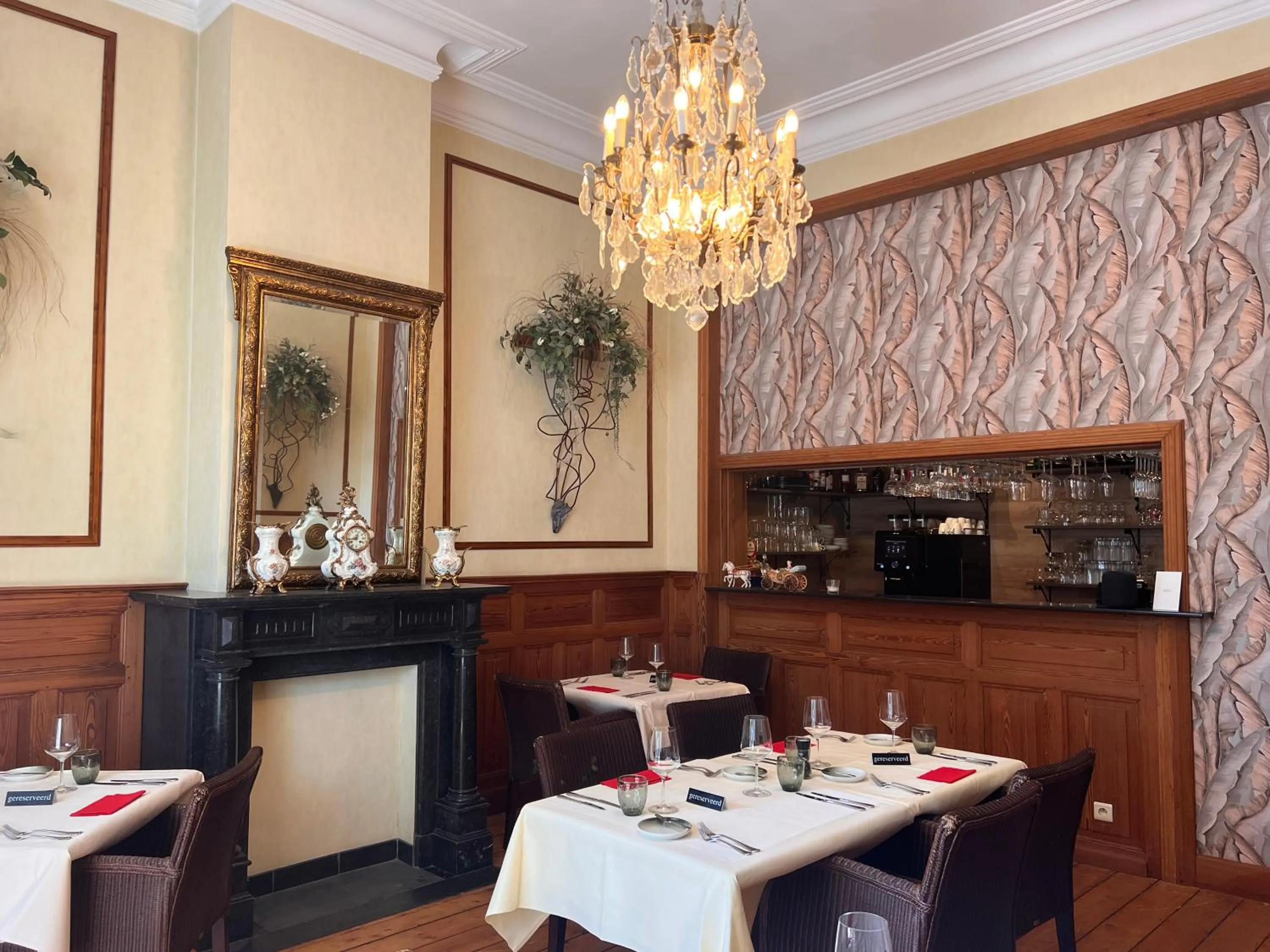 Restaurant/places to eat in Hotel Canteklaar