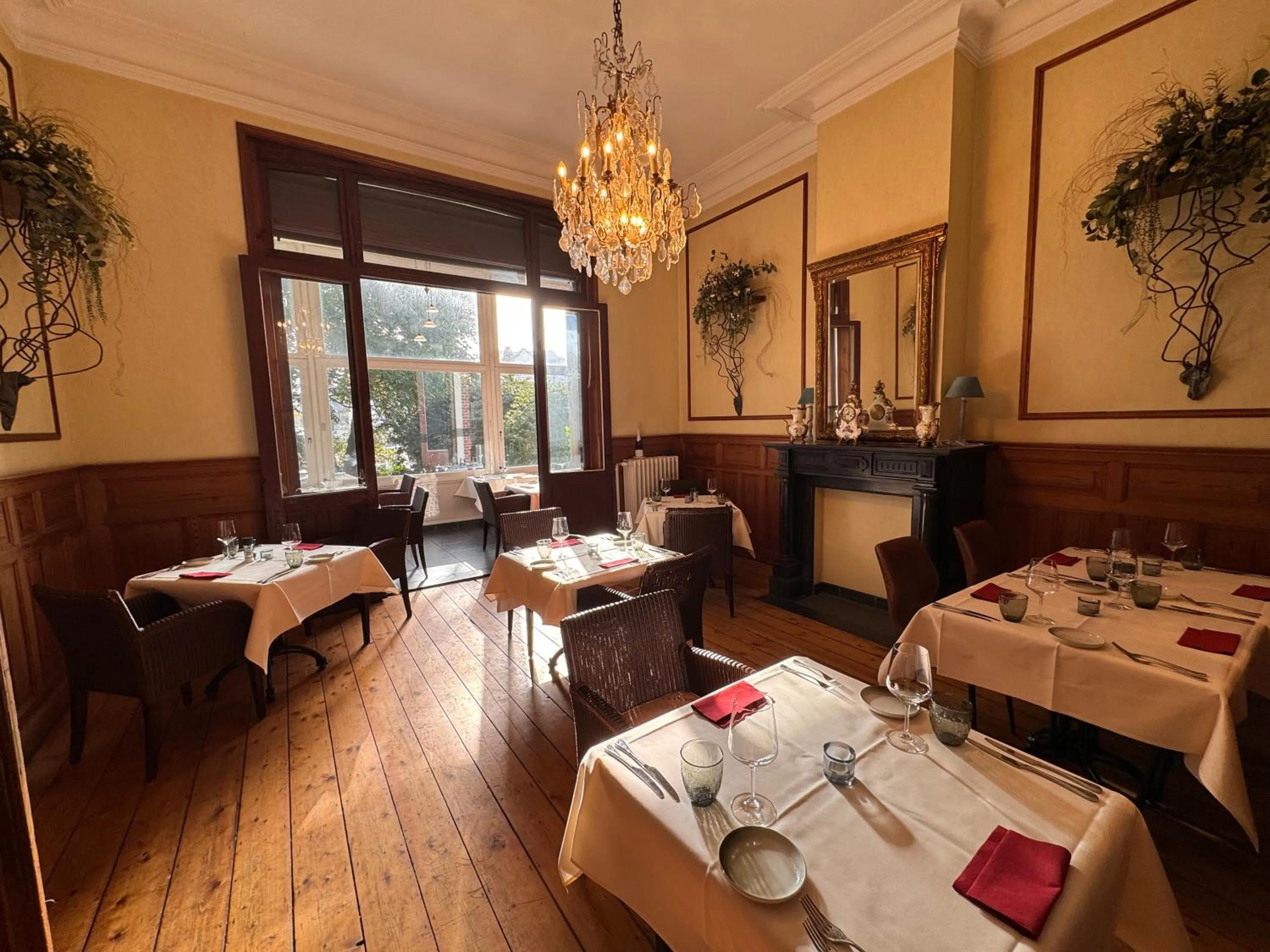 Restaurant/places to eat in Hotel Canteklaar