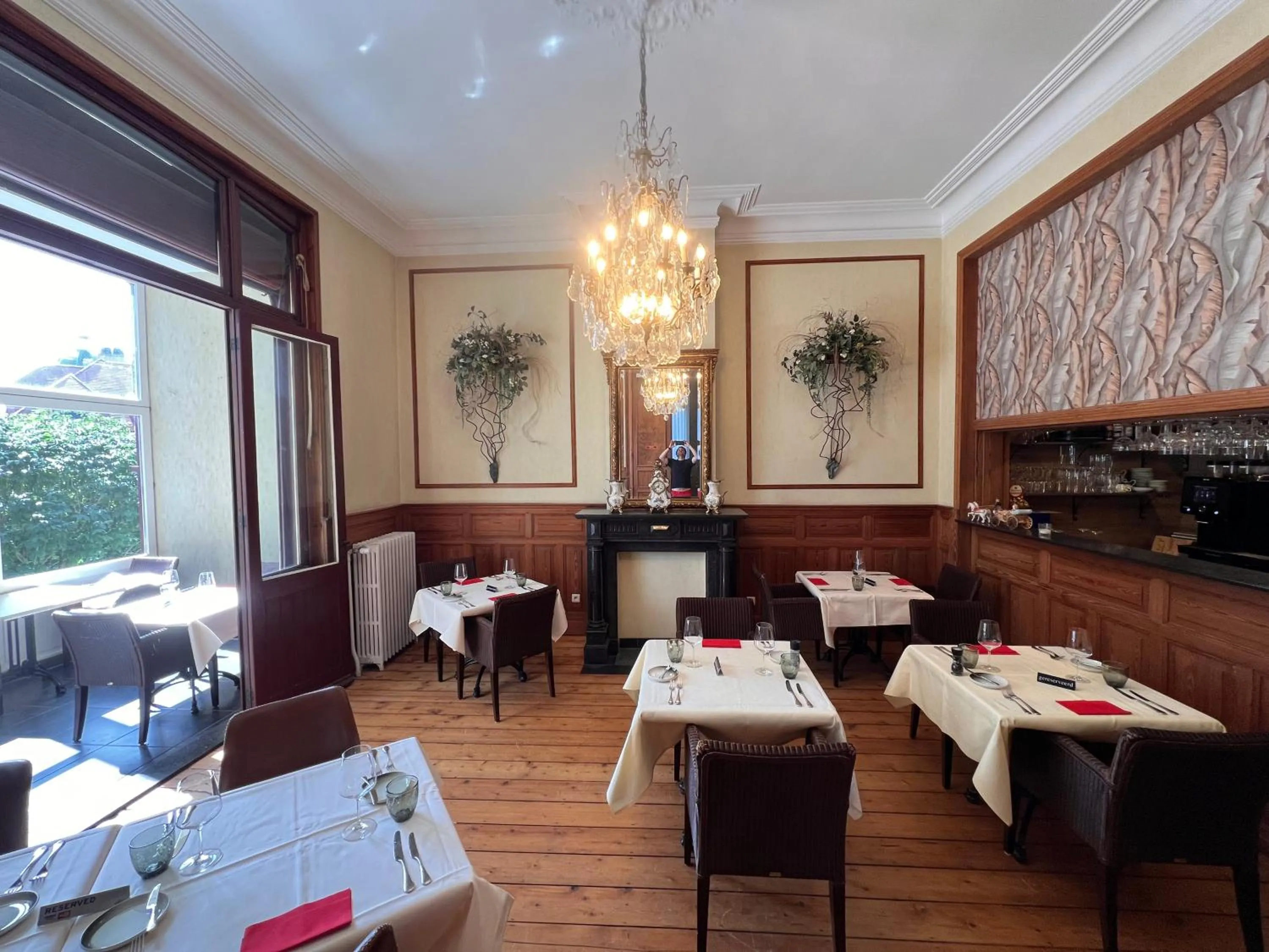 Restaurant/places to eat in Hotel Canteklaar