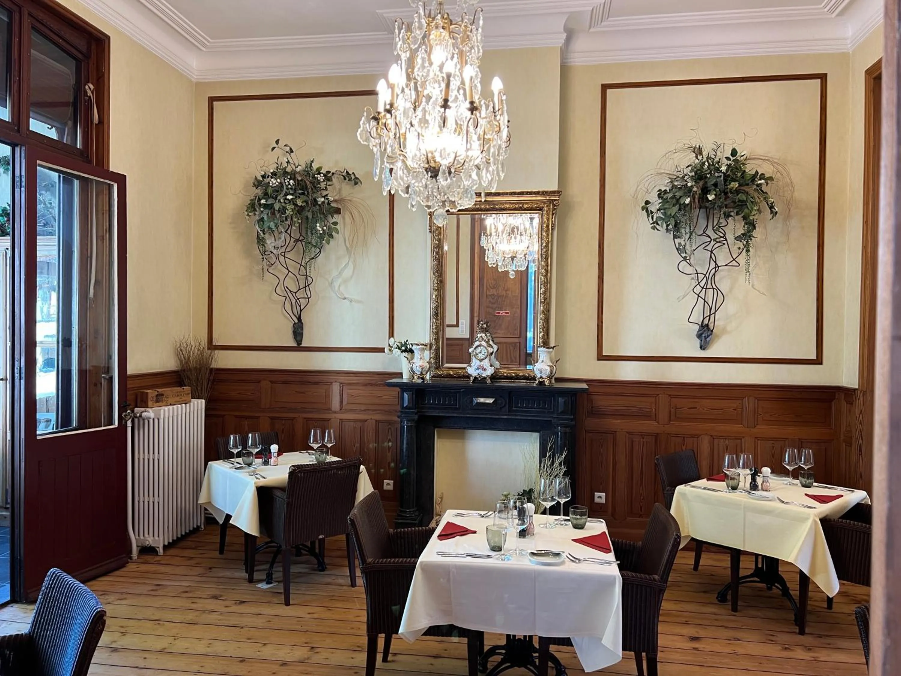 Restaurant/places to eat in Hotel Canteklaar