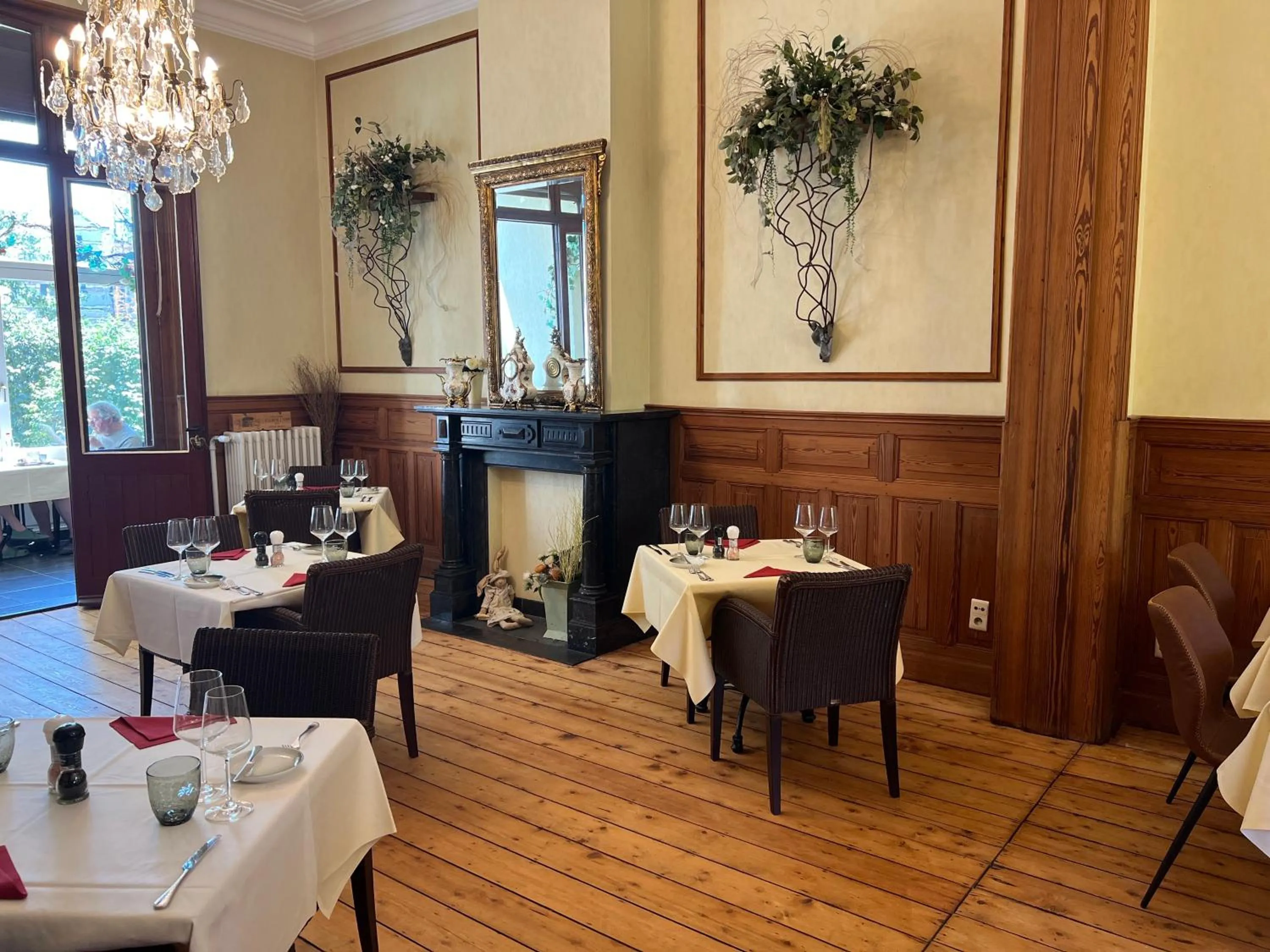 Restaurant/places to eat in Hotel Canteklaar