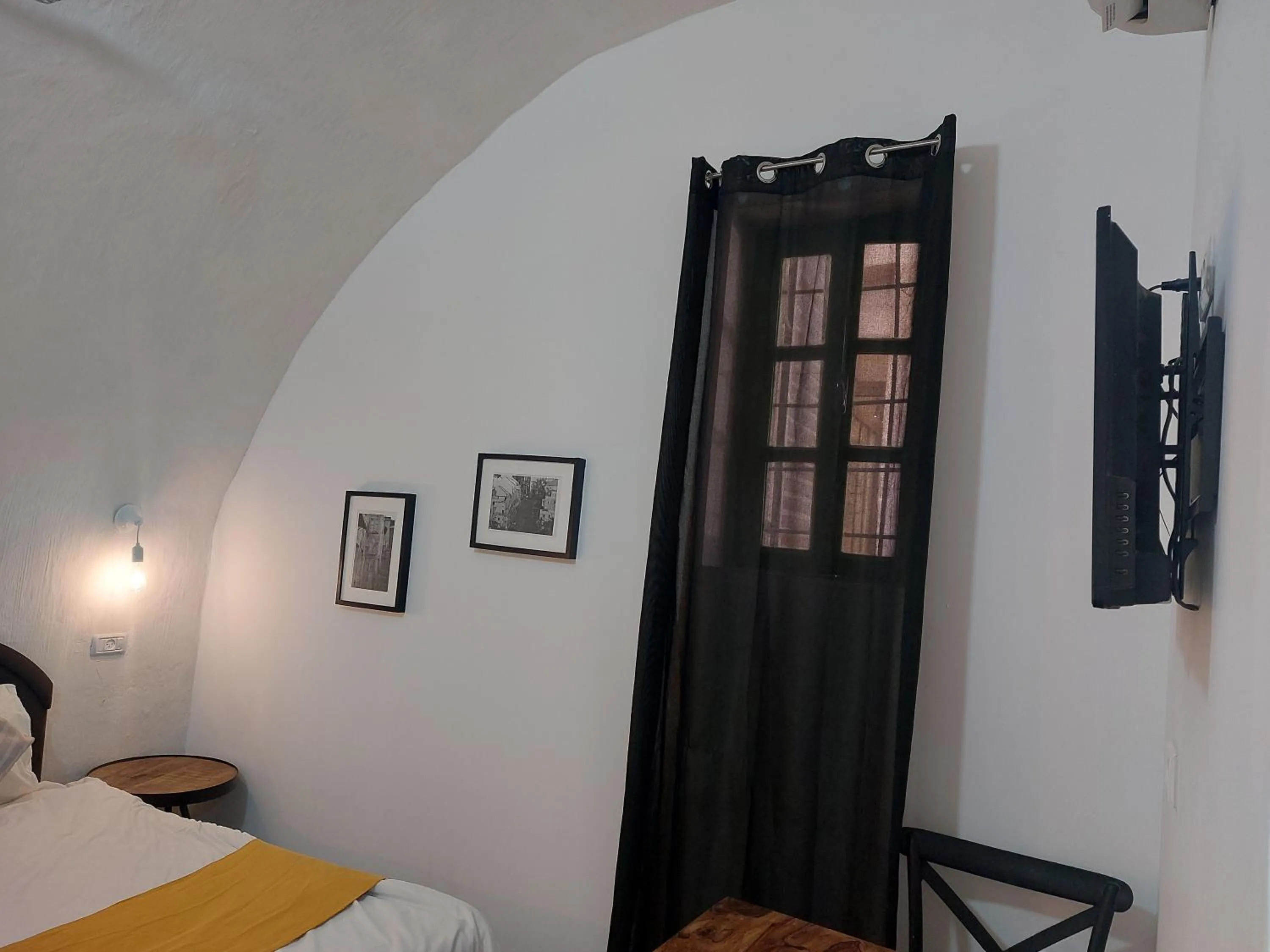 Photo of the whole room, Bed in Heleni Hotel