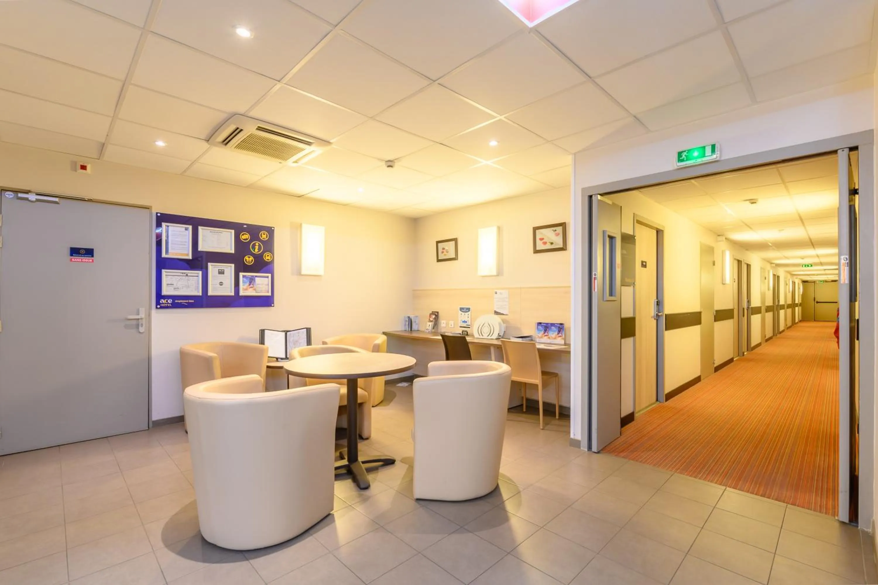 Seating area in Ace Hôtel Paris Marne La Vallée
